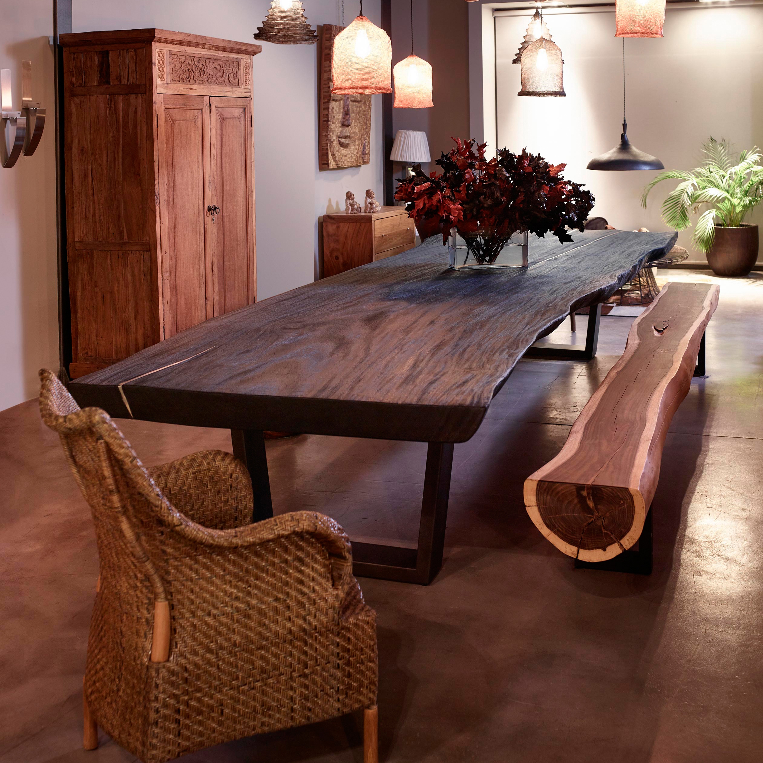 Vertoon produk mary's design mood | Dining Table burnt black - suar van vervaardiger MARY&