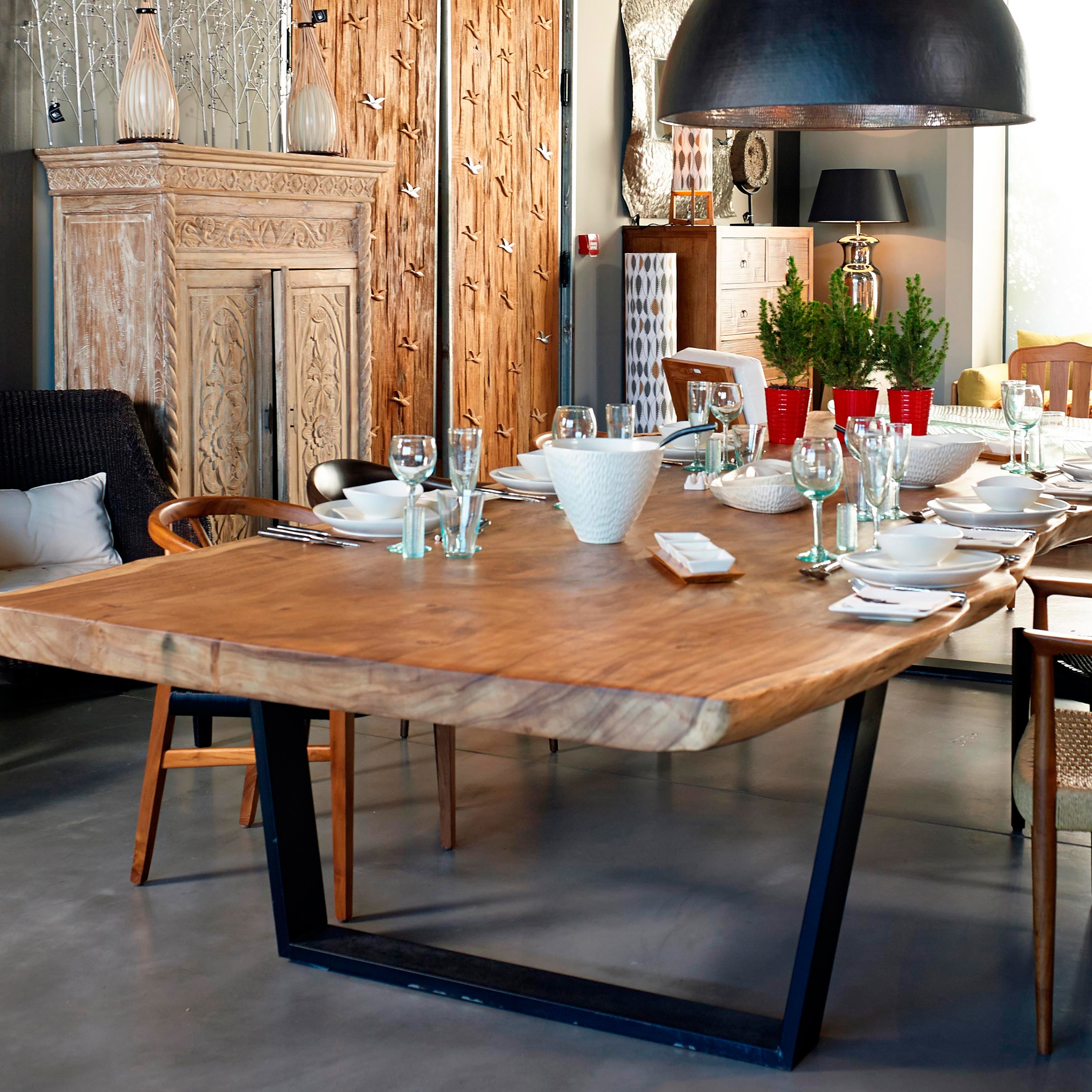 Display product mary's design mood | Ypsilon Dining Table - iron base from manufacturer MARY&
