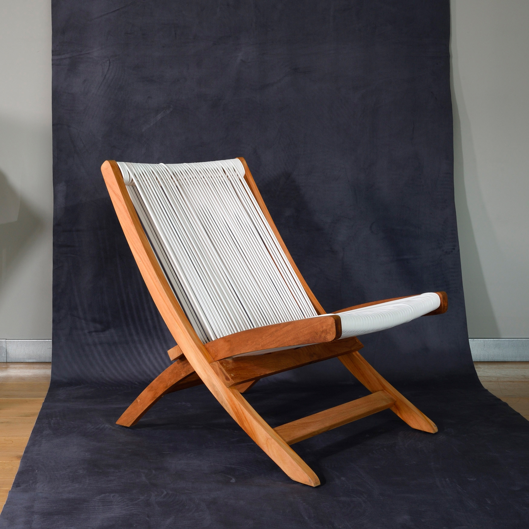 Mostrar el producto mary's design mood | Ypatia Folding Chair - pvc/teak del fabricante MARY&