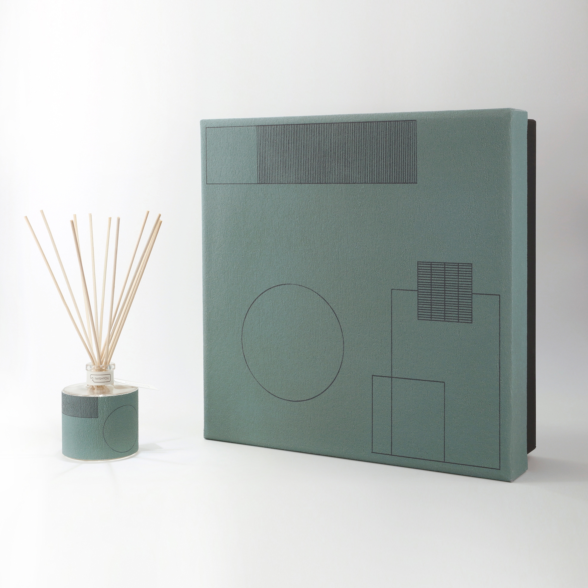 Mostra il prodotto Abstracta | Premium Uva e Mirtilli del produttore IWISHYOU