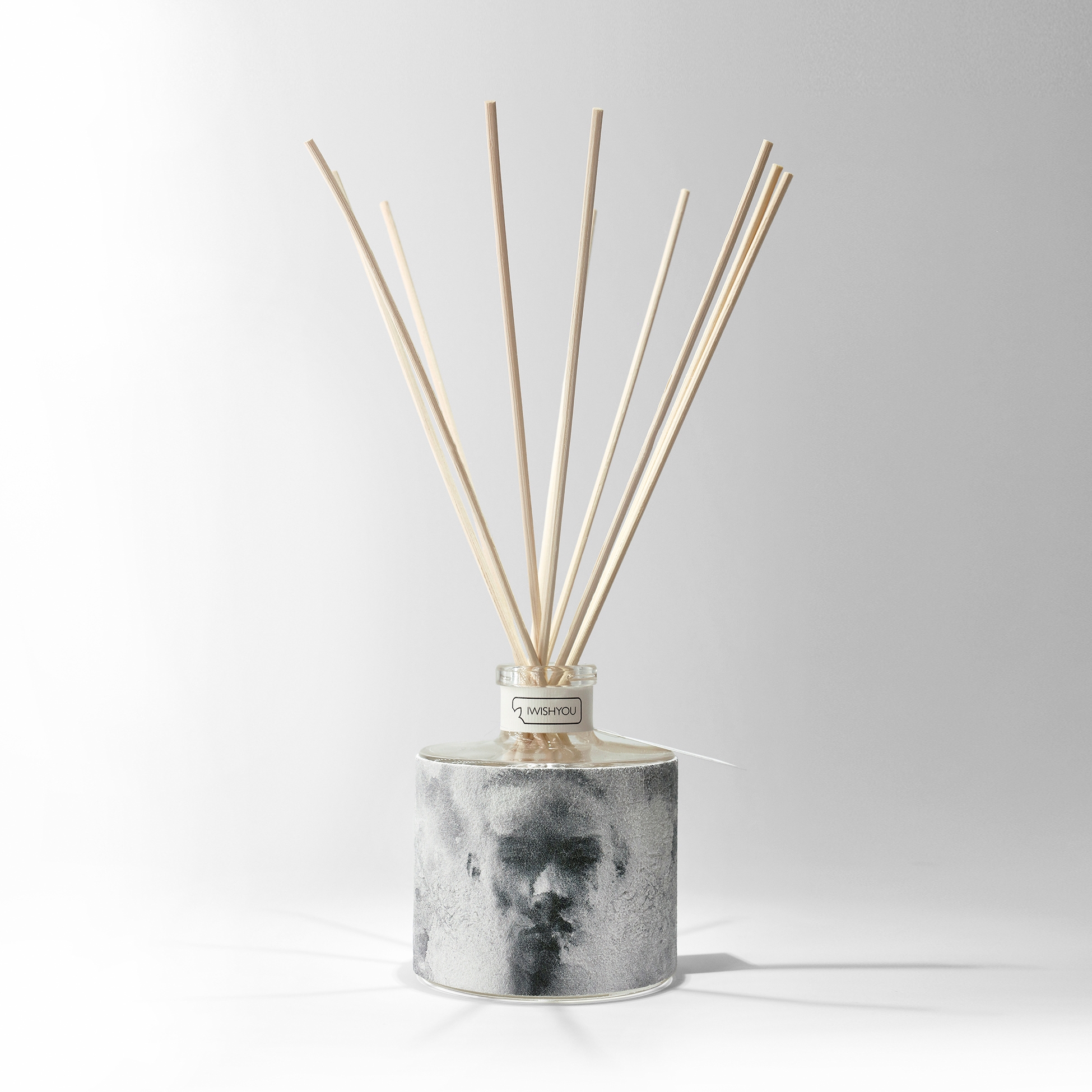 Mostra il prodotto Floating | Prestige Tabacco e Agrumi del produttore IWISHYOU