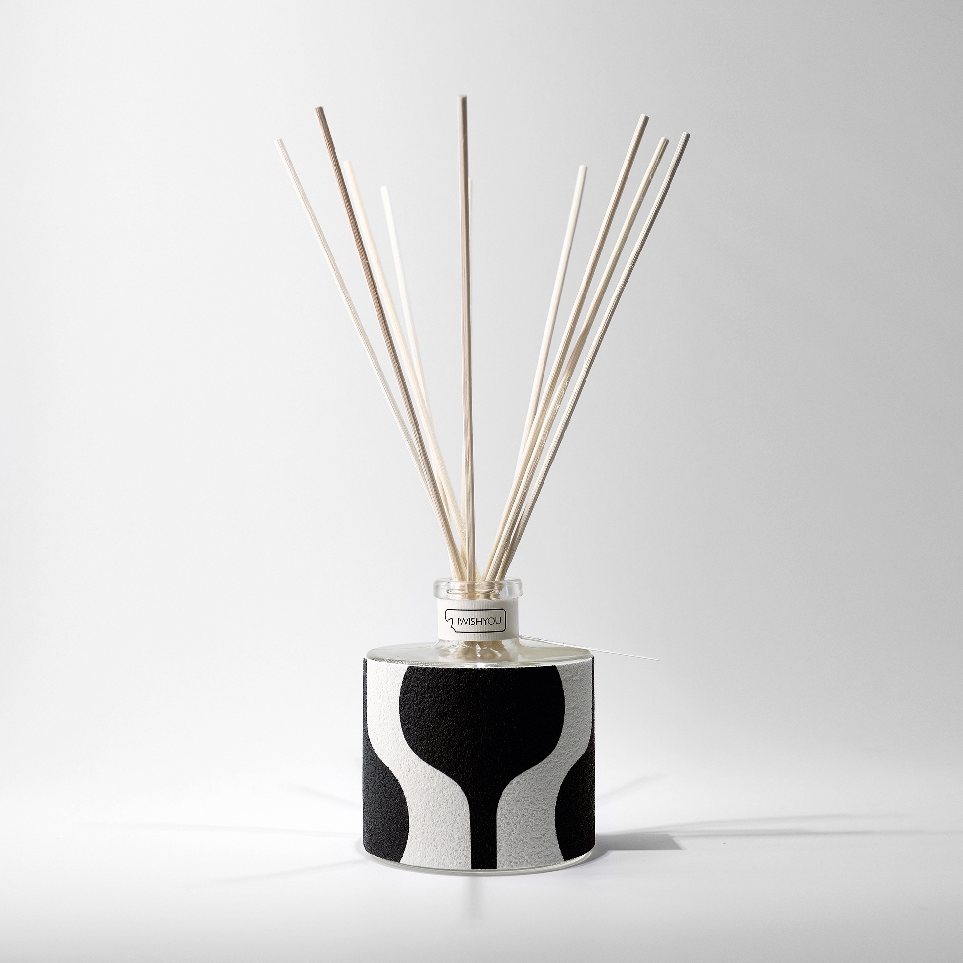 Mostra il prodotto Icon Details  BW | Prestige Melograno del produttore IWISHYOU