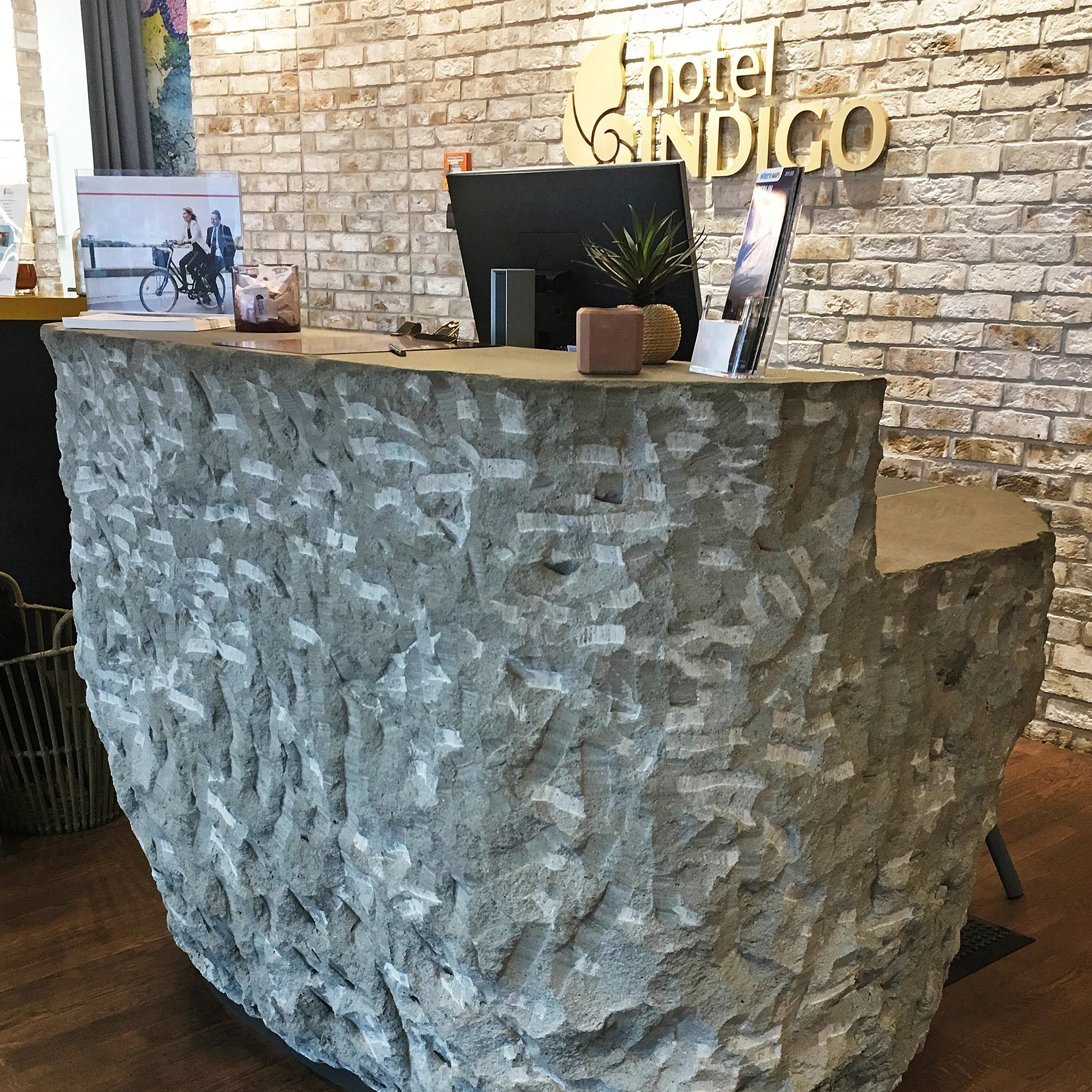 RECEPTION DESK