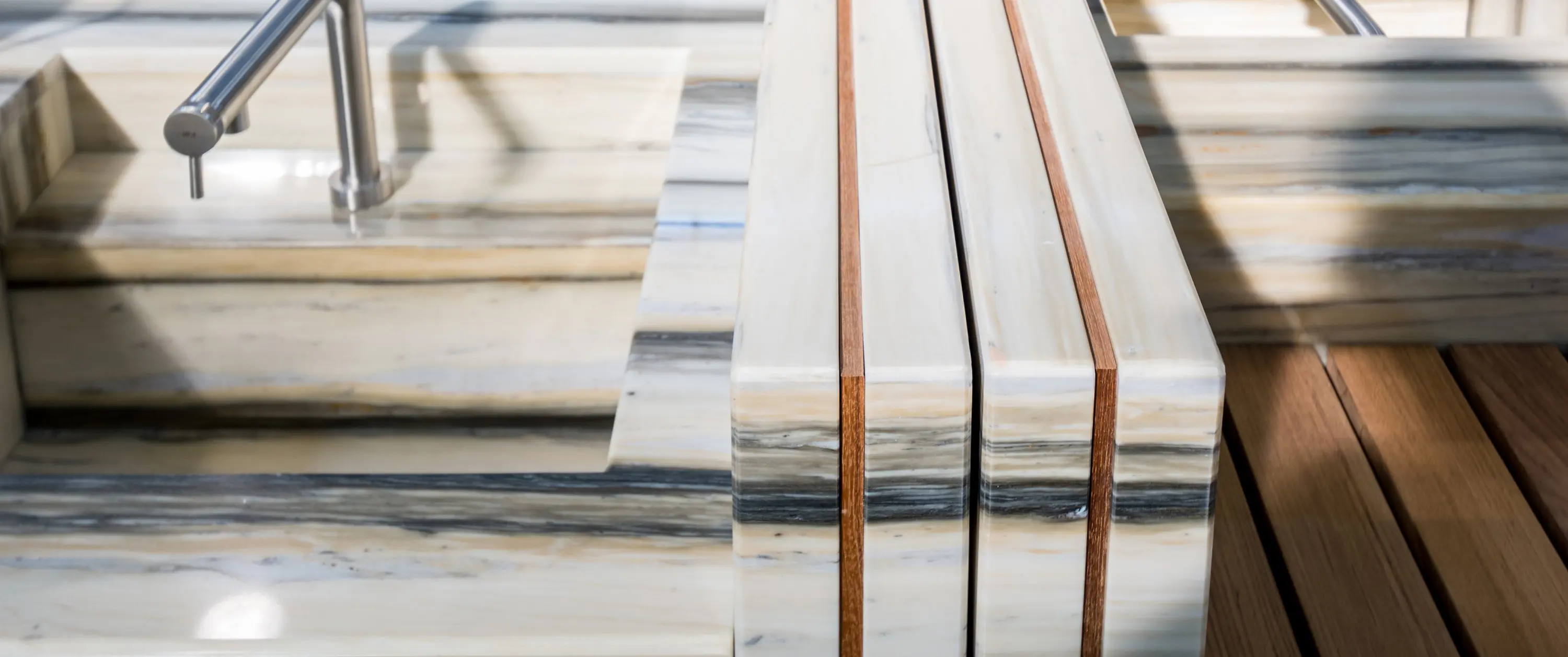 Homedesign - Freestanding | Stripes