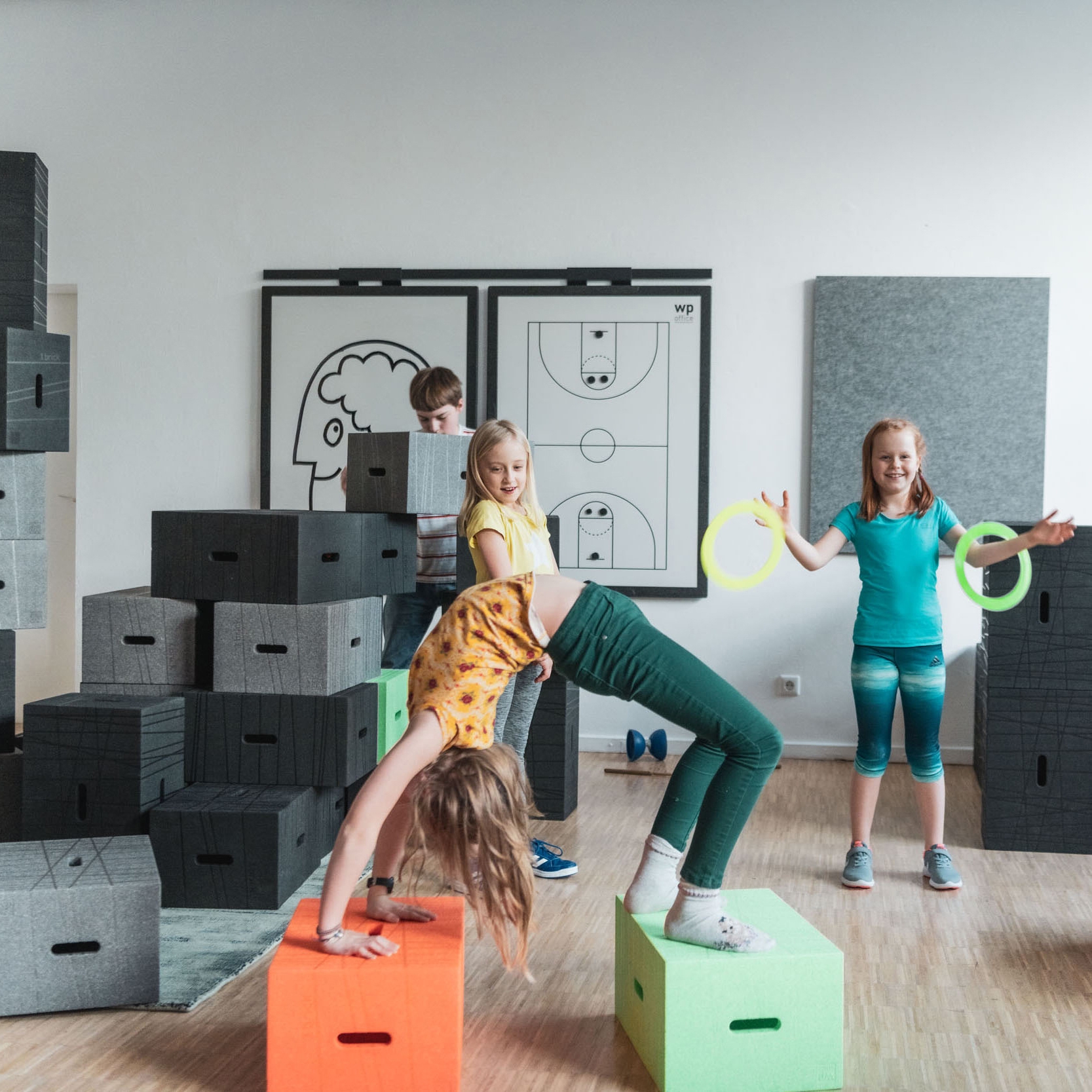CHILDREN FURNITURE & TOYS