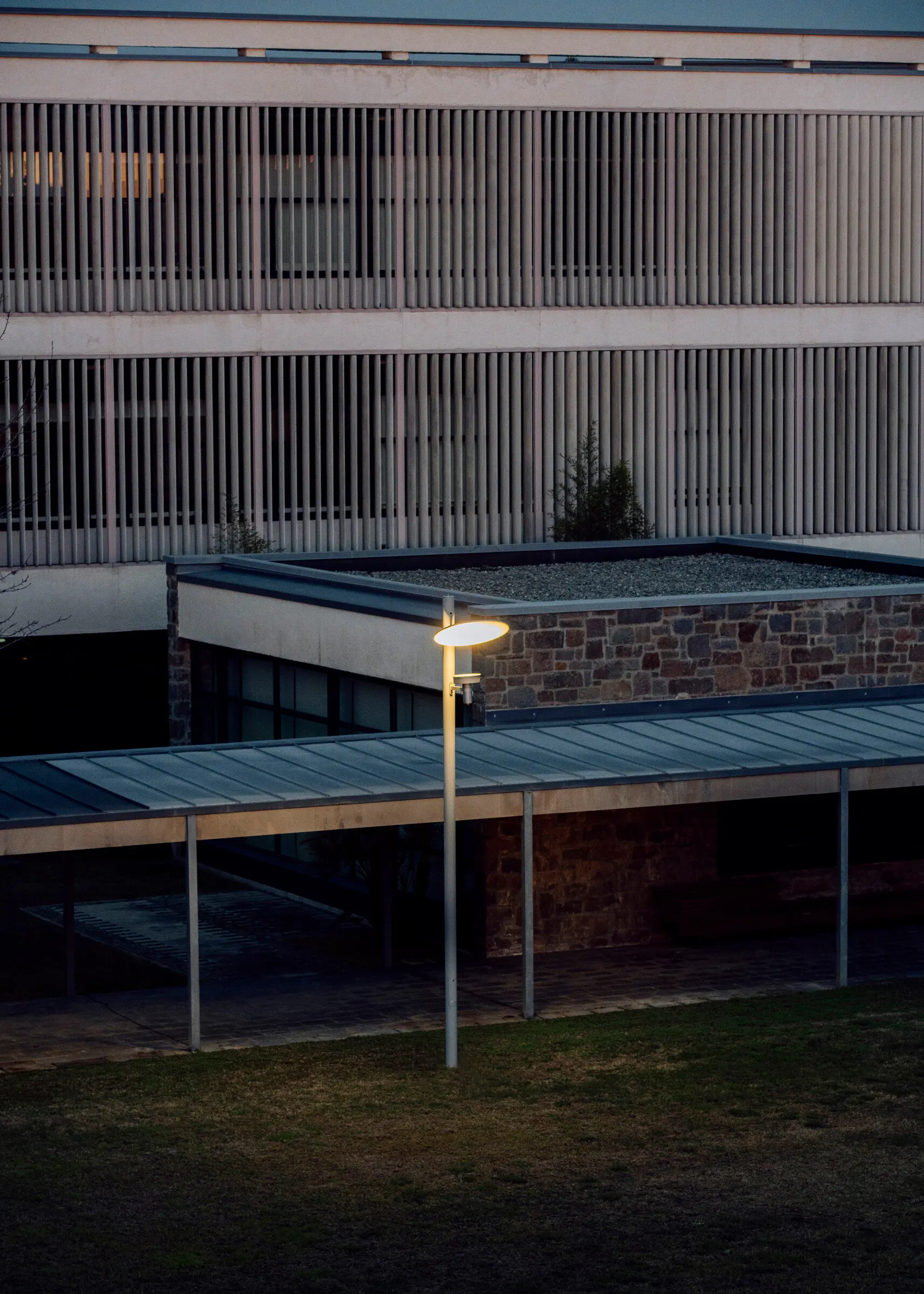 Urbidermis - Arne | Éclairage indirect sur colonne