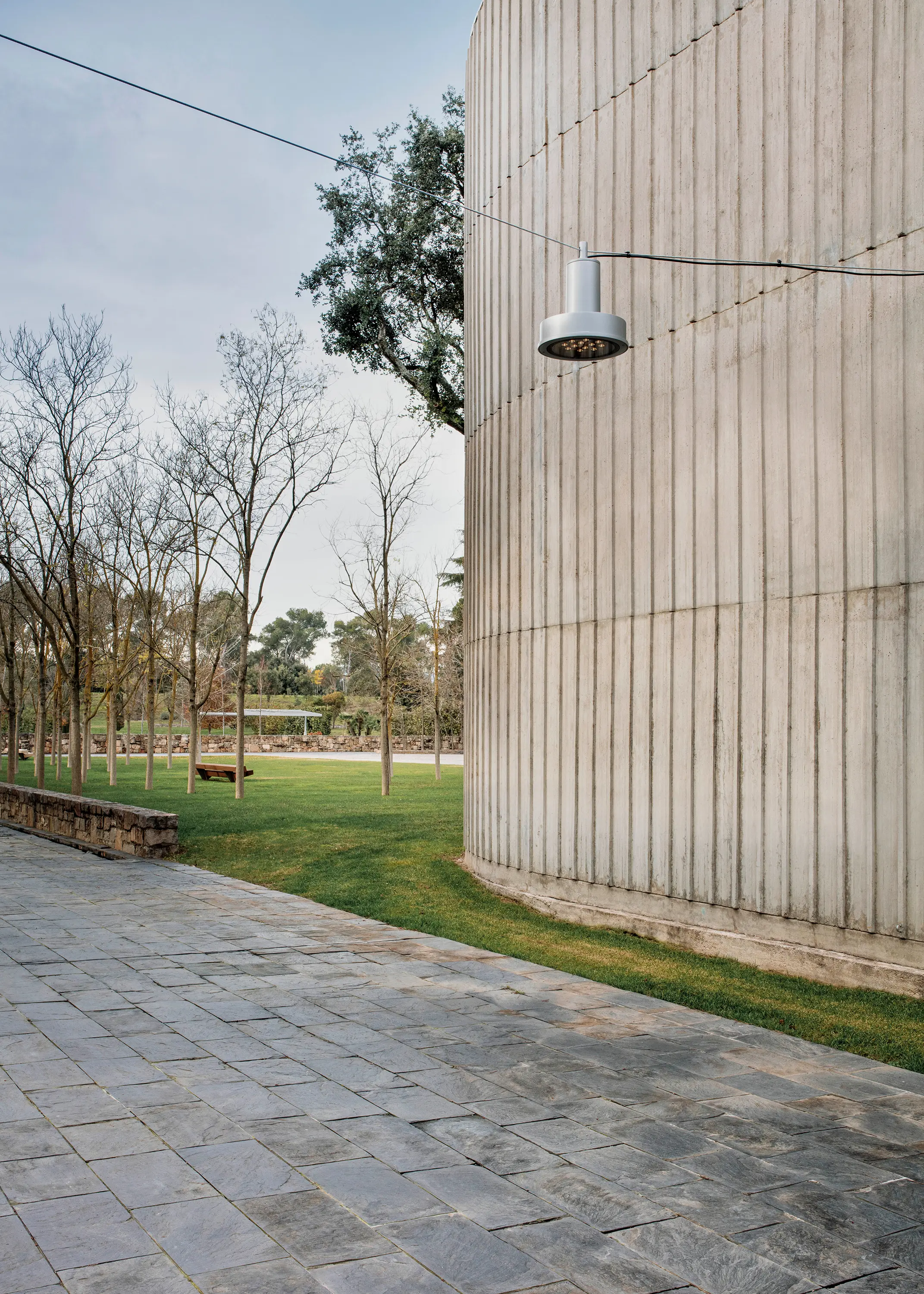 Urbidermis - Arne S | Éclairage caténaire