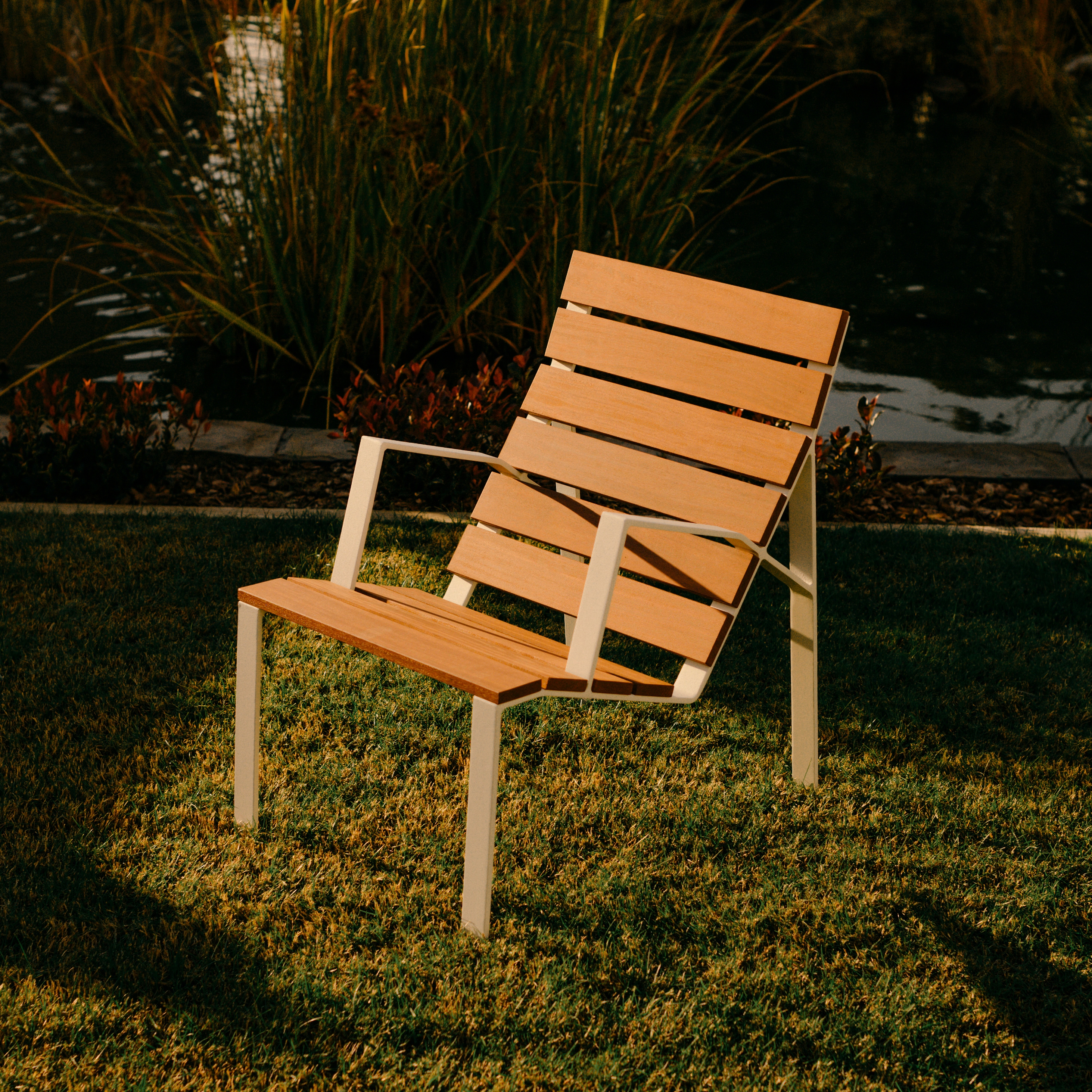 Display product Harpo | Outdoor Longue Chair from manufacturer Urbidermis