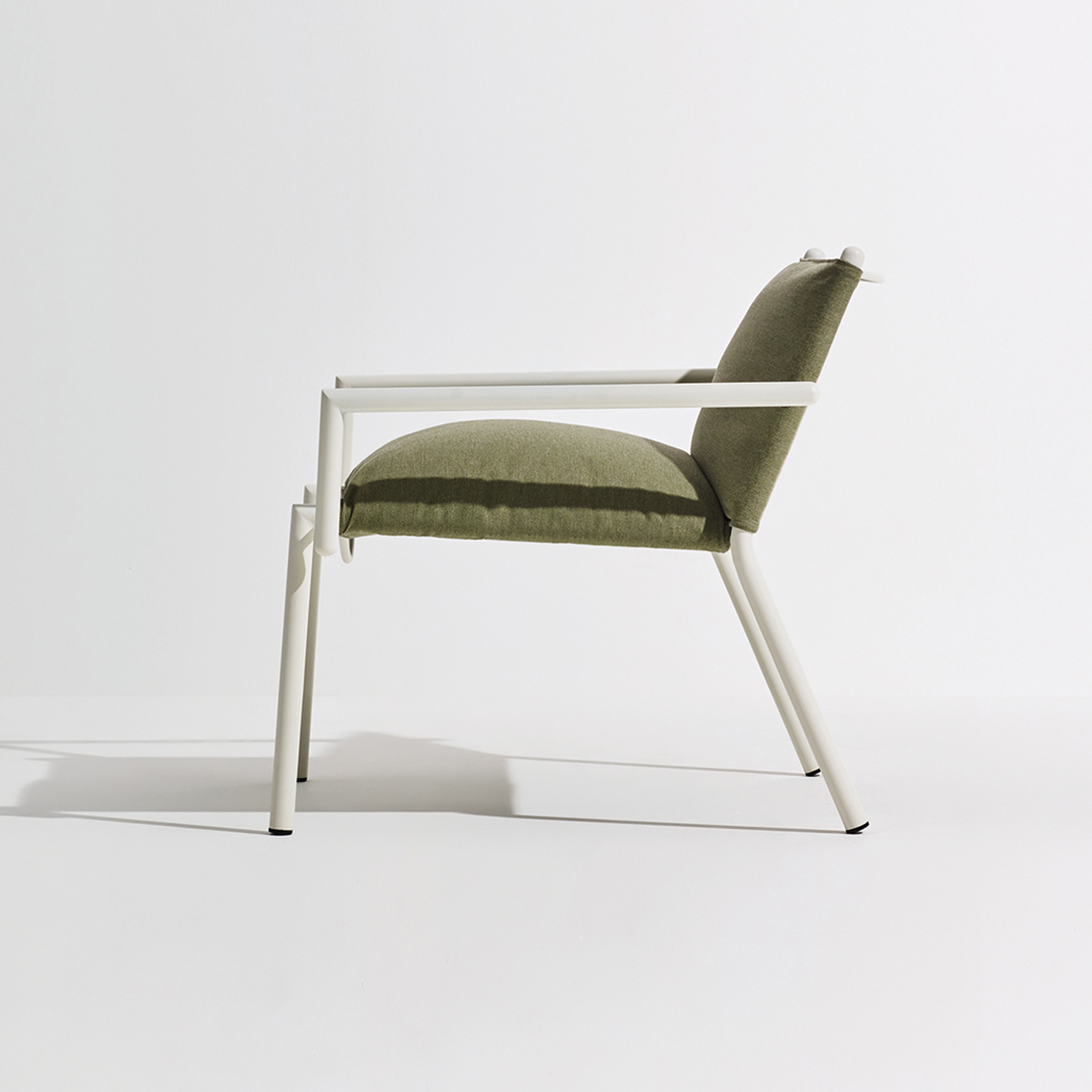 Mostra il prodotto Eleven | Lounge con Braccioli (Upholstered) del produttore Terraforma