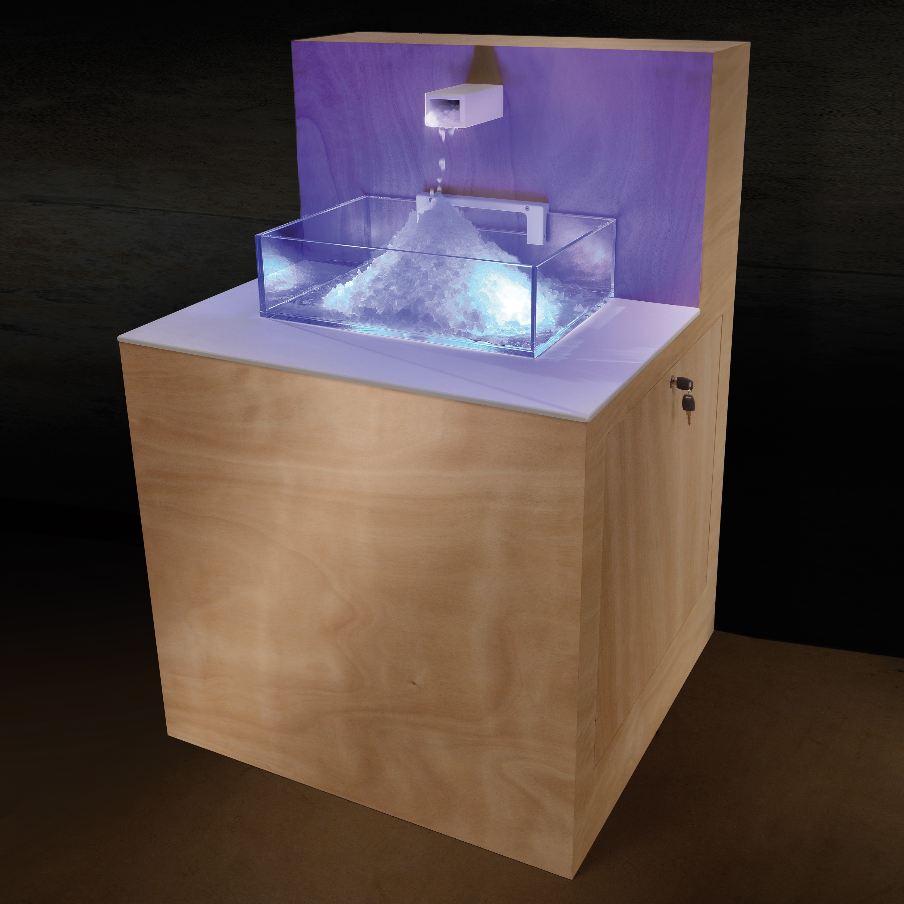 Display product Ice Fountain | Raw Ice from manufacturer Carmenta | The Wellness Industry