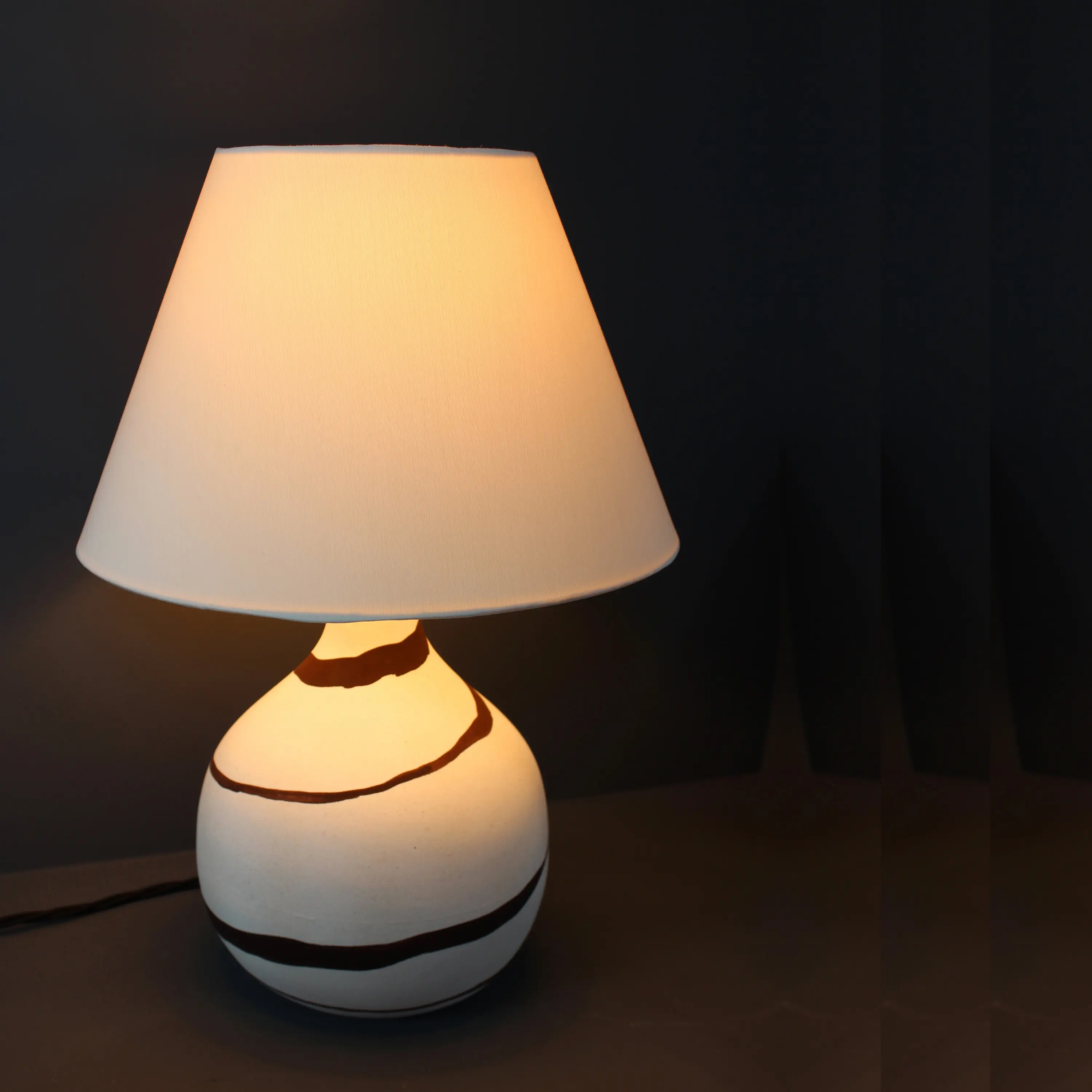 Lyngard - Cooper Small Table Lamp Beige Granite with Buffalo Stripe
