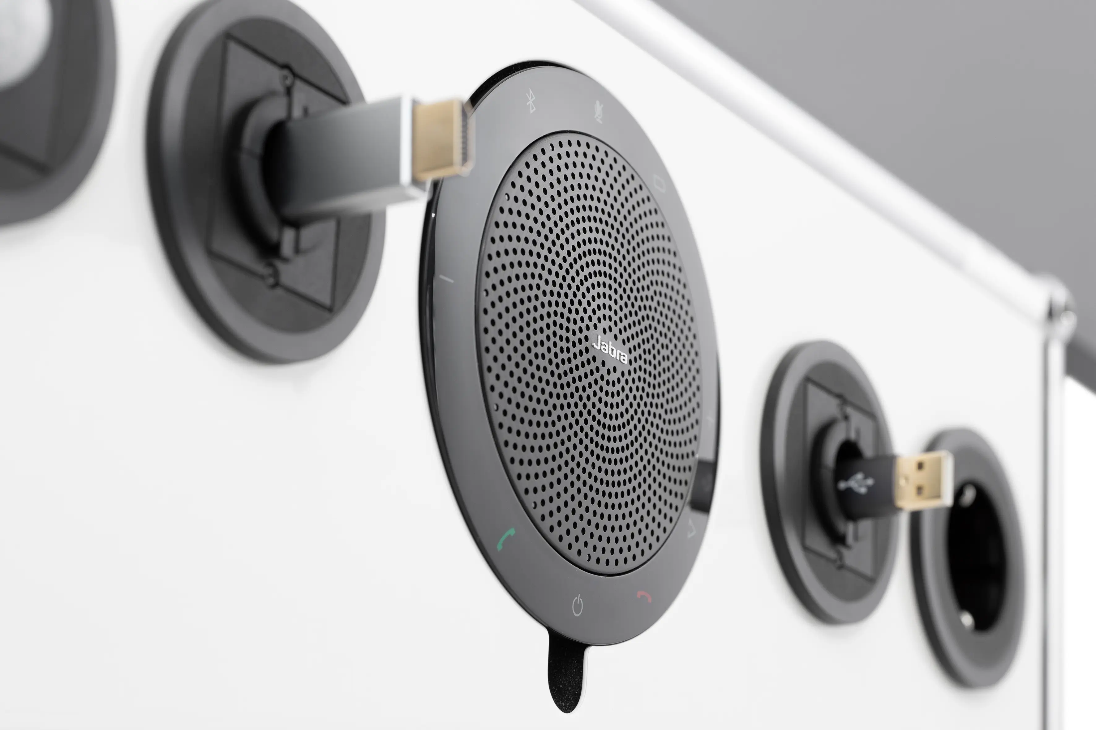 infoWERK Medien & Technik - USM Haller | cubeSYSTEM small