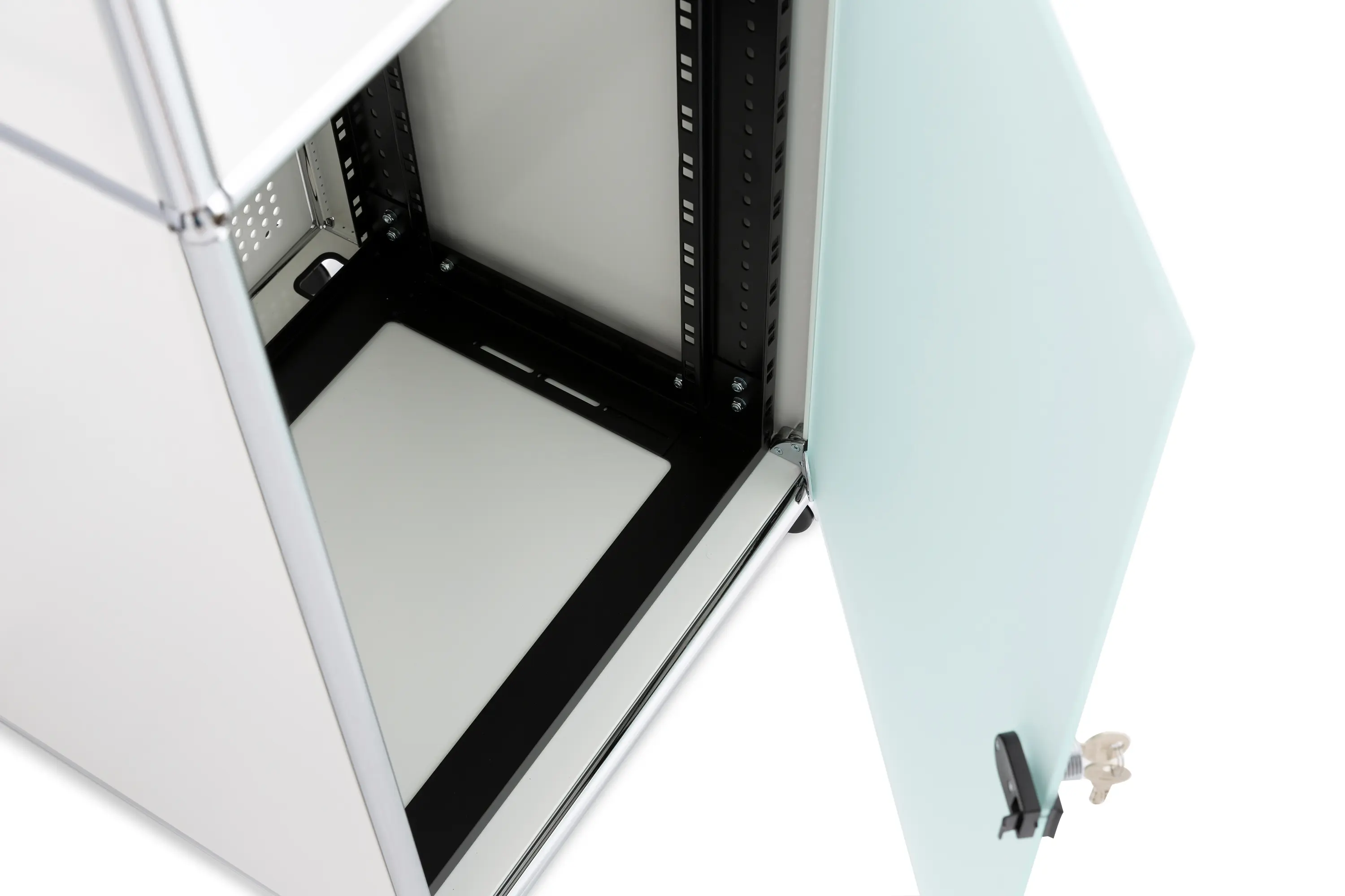 infoWERK Medien & Technik - USM Haller | medienRACK