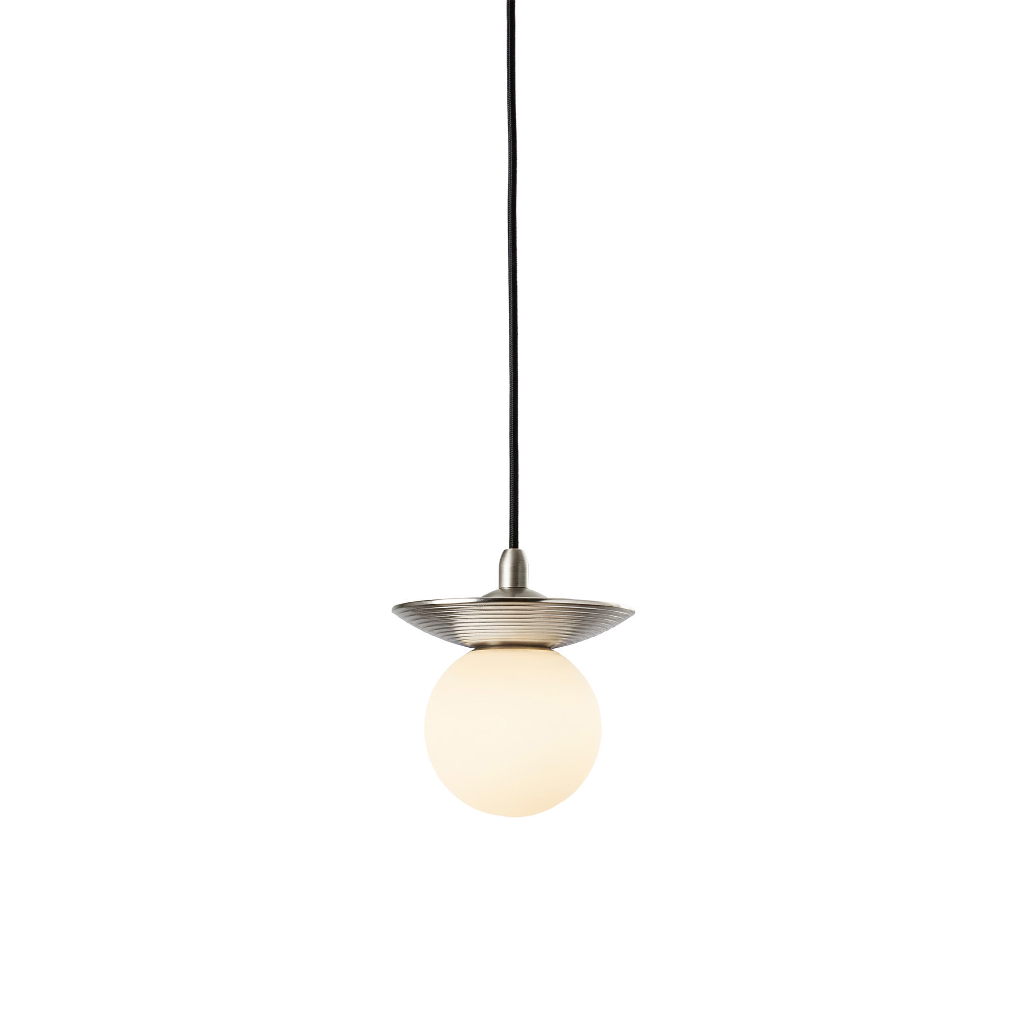 Mostra il prodotto Orbit | Pendant - Ridged Satin Nickel del produttore J. Adams & Co
