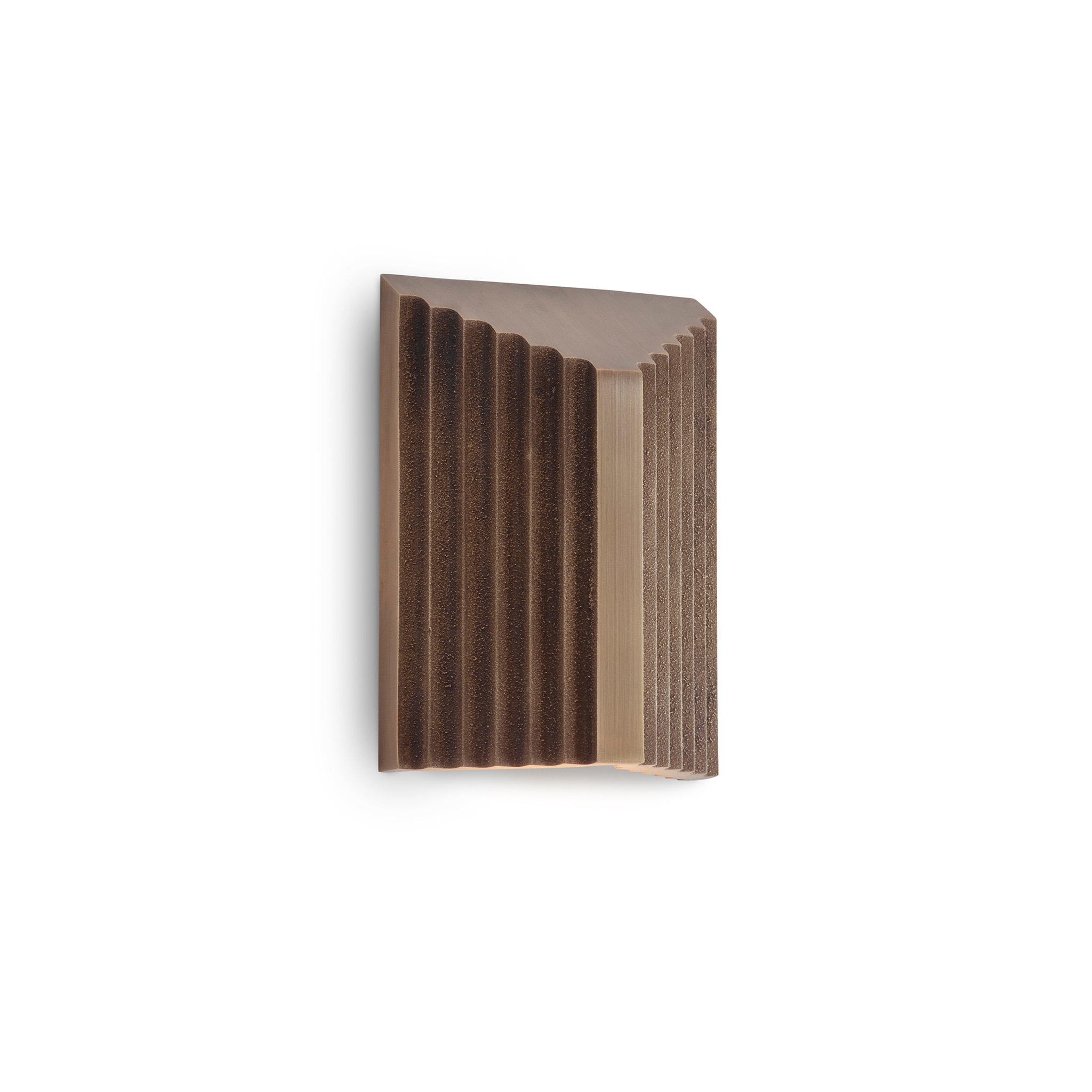 Mostra il prodotto Tor | Down Wall Light - Antique Brass del produttore J. Adams & Co