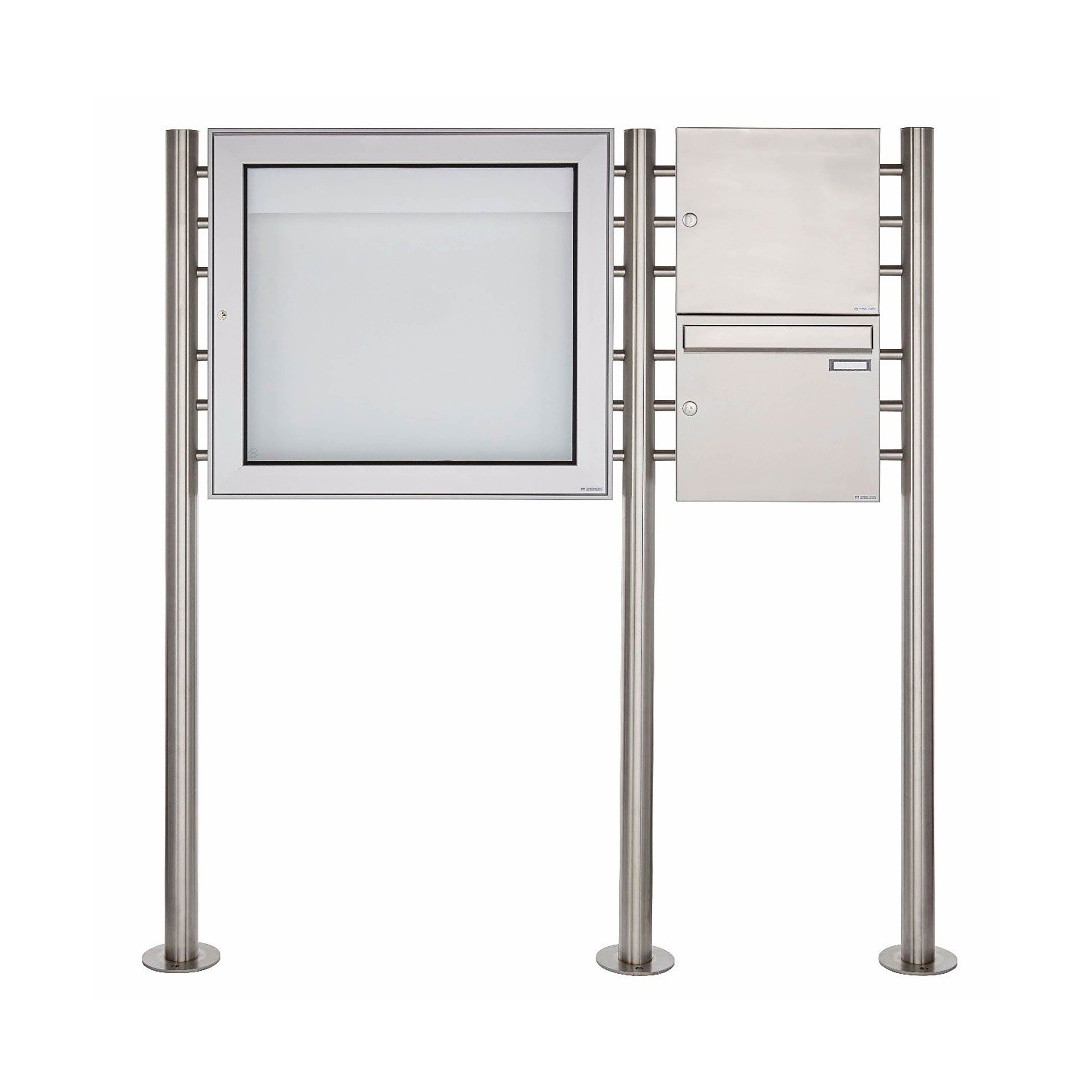 Mostrar el producto Basic | Standbriefkastenanlage mit Schaukasten BASIC 3894 ST-R - 710x660 - Edelstahl Standelemente Rechts 100mm Tiefe del fabricante Briefkasten Manufaktur