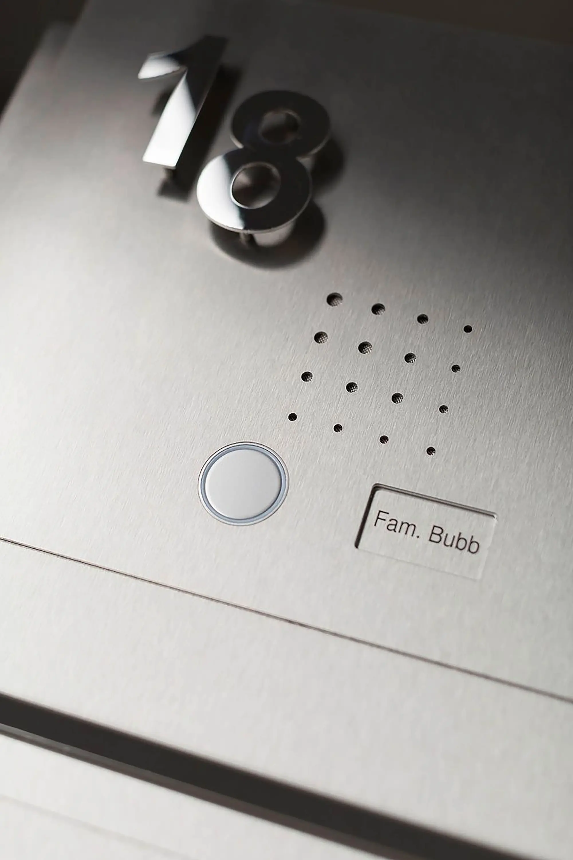 Briefkasten Manufaktur - Designer | Edelstahl Standbriefkasten Designer Modell BIG ST-R - Clean Edition - Seitlich - INDIVIDUELL Rechts