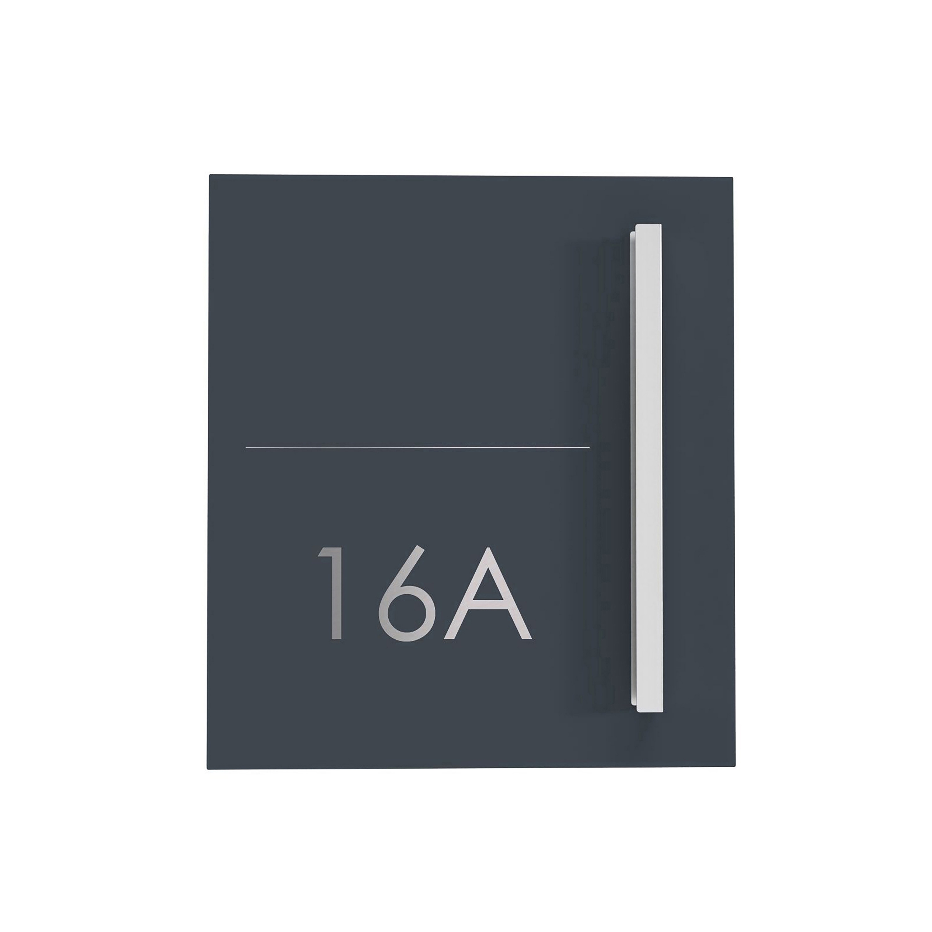 Afficher le produit Schiller | Design Edelstahl Briefkasten SCHILLER MEDIUM Elegance II mit Griffleiste - Hausnummer - Name - RAL du fabricant Briefkasten Manufaktur
