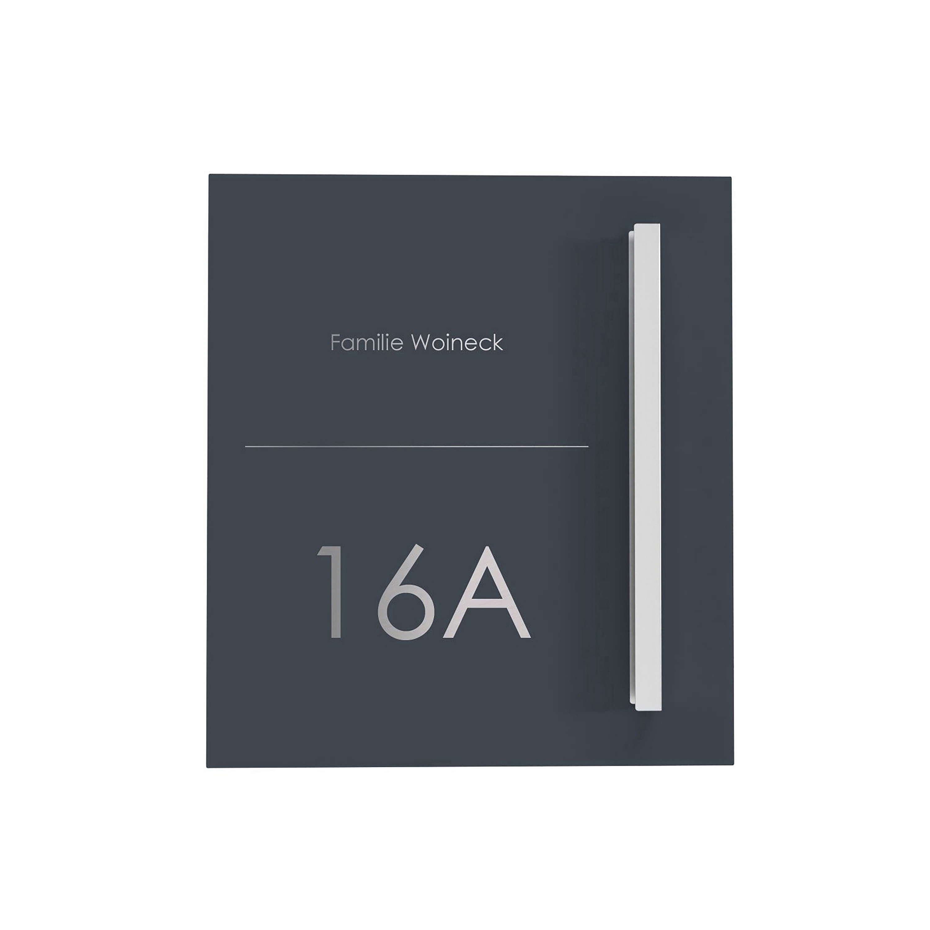 Mostrar el producto Schiller | Design Edelstahl Briefkasten SCHILLER MEDIUM Elegance II mit Griffleiste - Hausnummer - Name - RAL del fabricante Briefkasten Manufaktur