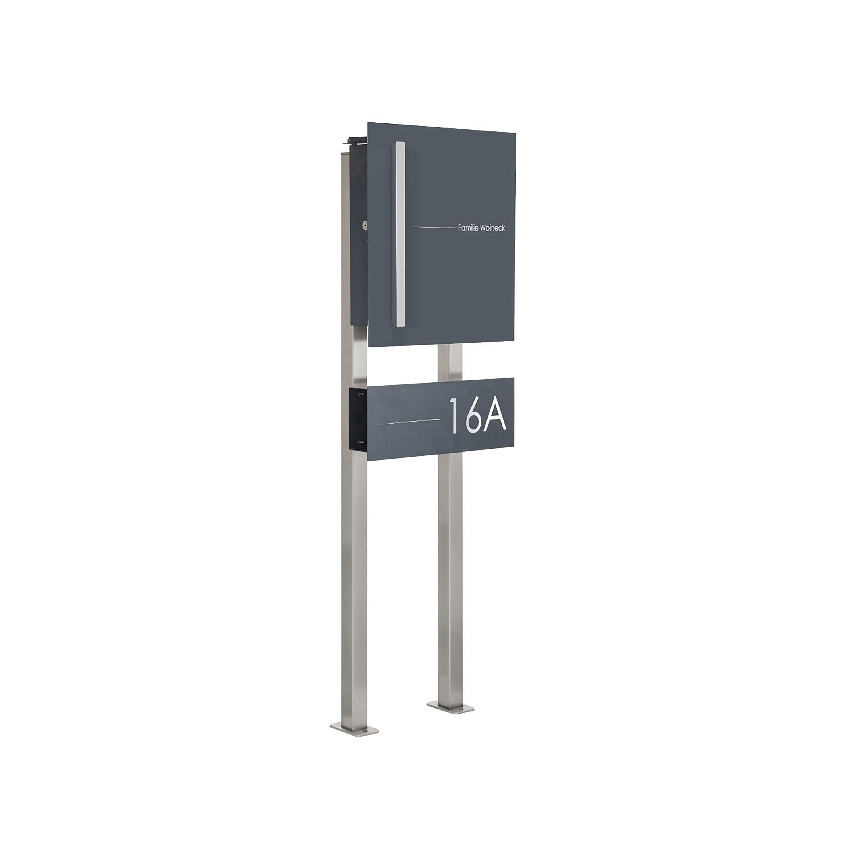 Display product Schiller | Design Edelstahl Standbriefkasten SCHILLER MEDIUM Elegance III - Griff - Hausnummer - Name - RAL from manufacturer Briefkasten Manufaktur