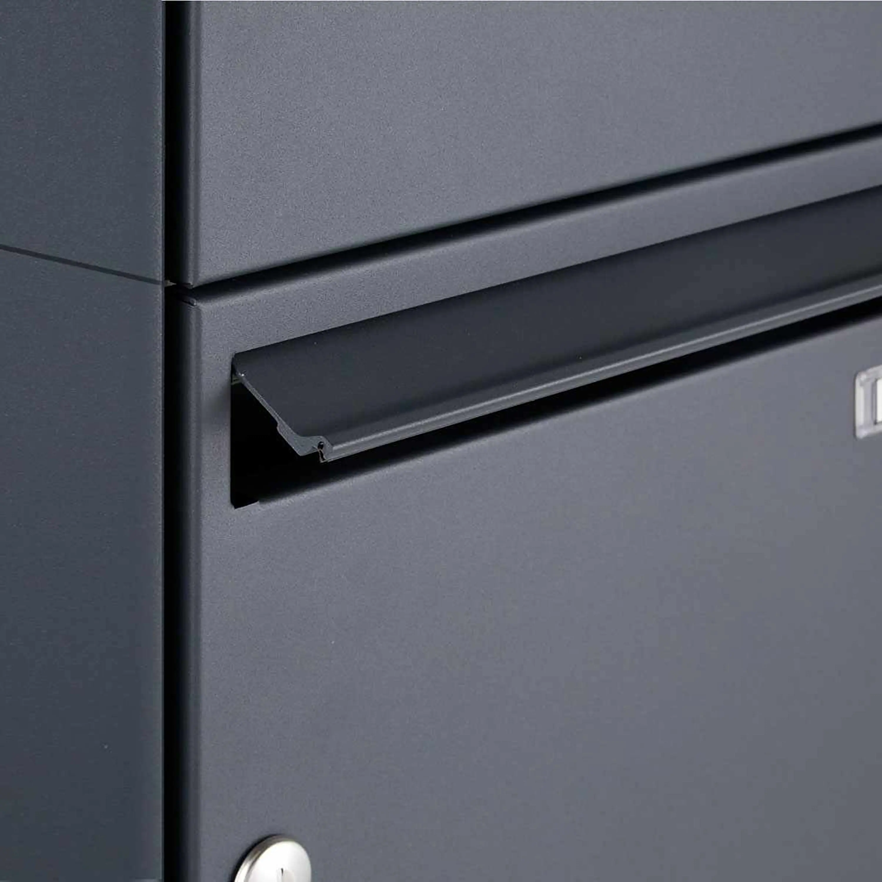 Briefkasten Manufaktur - Parcel post box free-standing BASIC 870862B ST-P with lock system - RAL of your choice - INDIVIDUAL Right