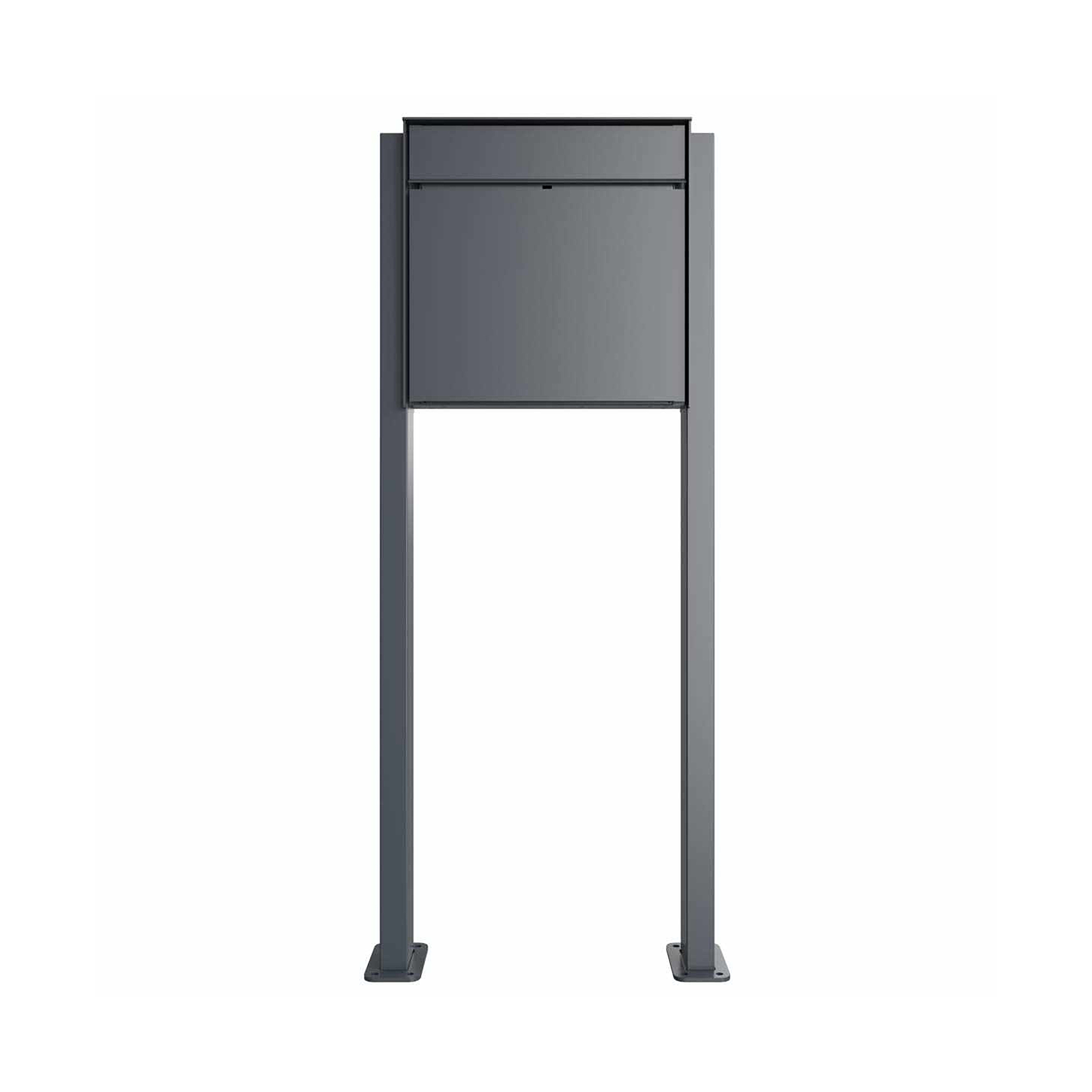 Display product Design Pedestal letterbox GOETHE ST-Q - RAL of your choice from manufacturer Briefkasten Manufaktur