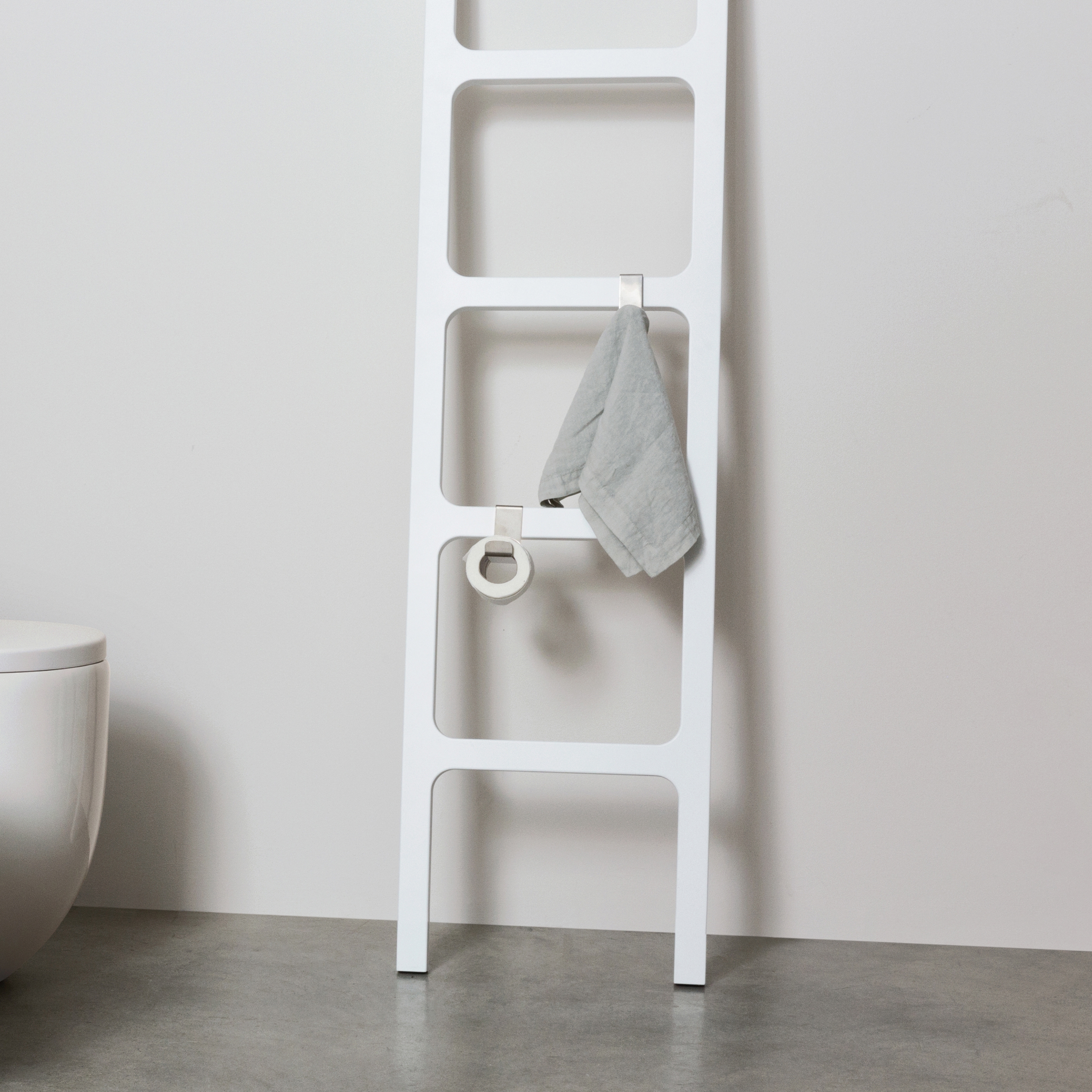 Mostra il prodotto Oltre - steel robe hook or bath ladder del produttore NIC Design