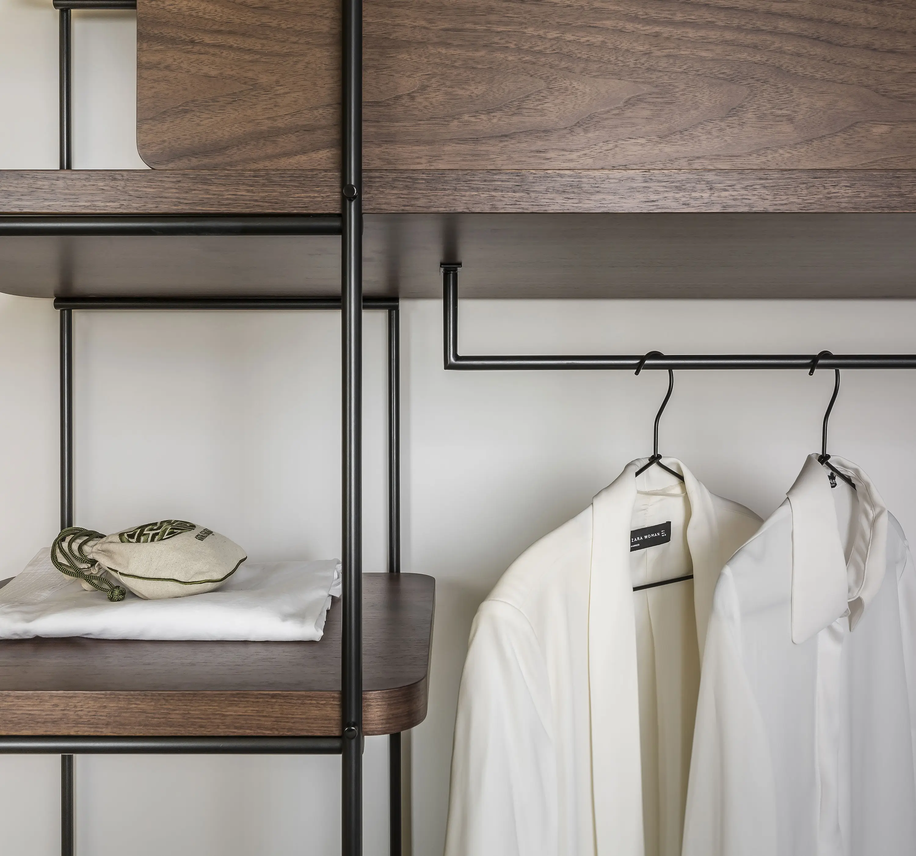Momocca - Julia Modular desk with hanging shelf