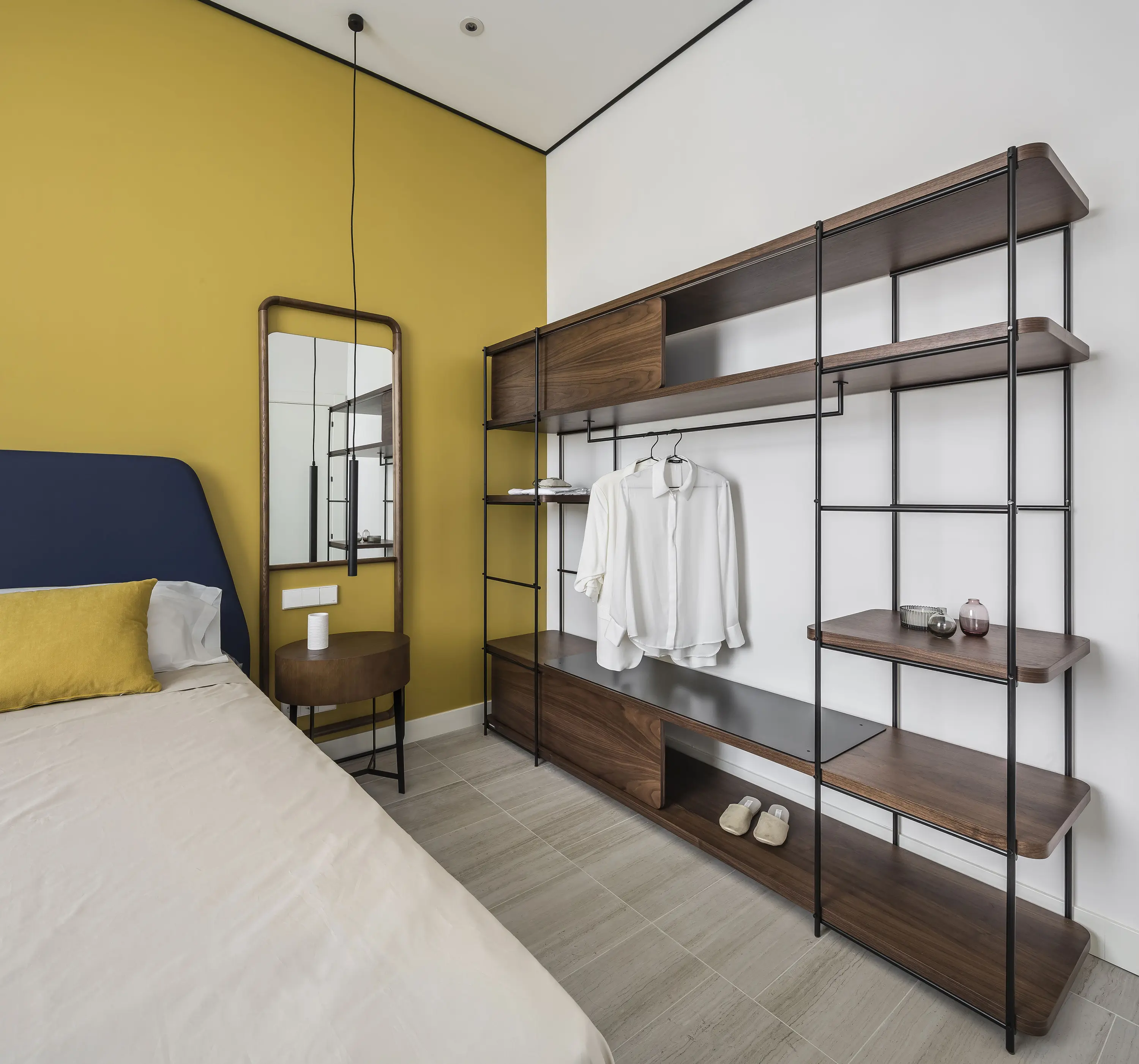 Momocca - Modular dressing room by Julia Collection with black coat rack, fixed and sliding pannels.