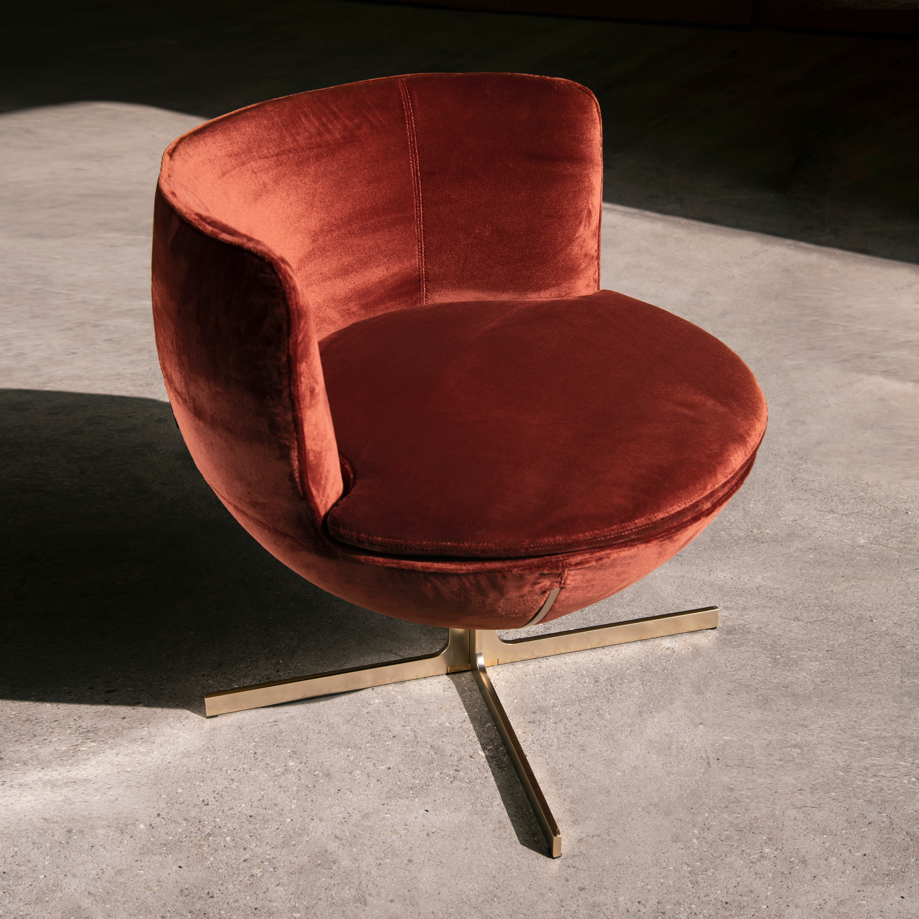 Vertoon produk Calice Armchair van vervaardiger La manufacture