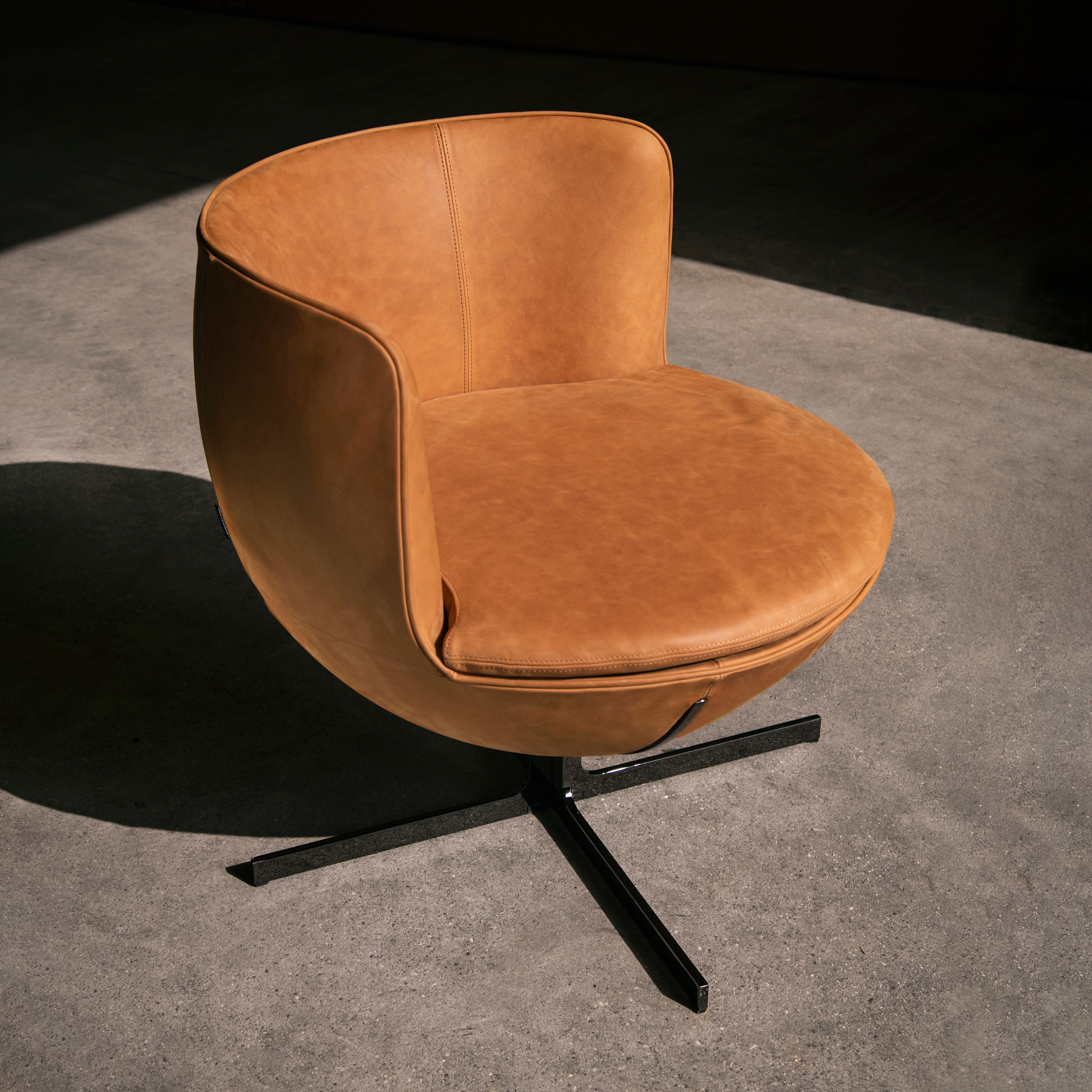 Vertoon produk Calice Armchair van vervaardiger La manufacture