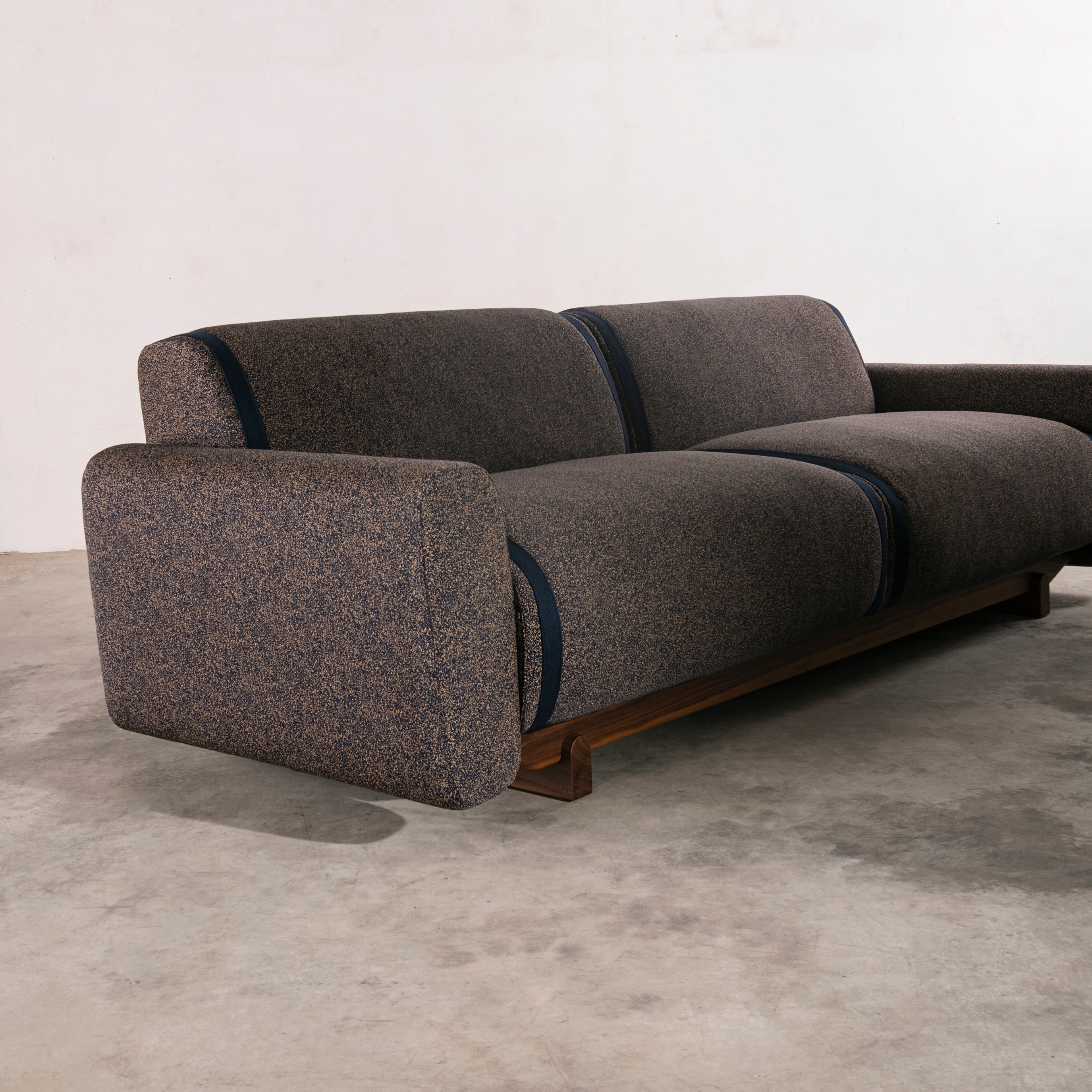 Mostrar el producto Pola Sofa del fabricante La manufacture