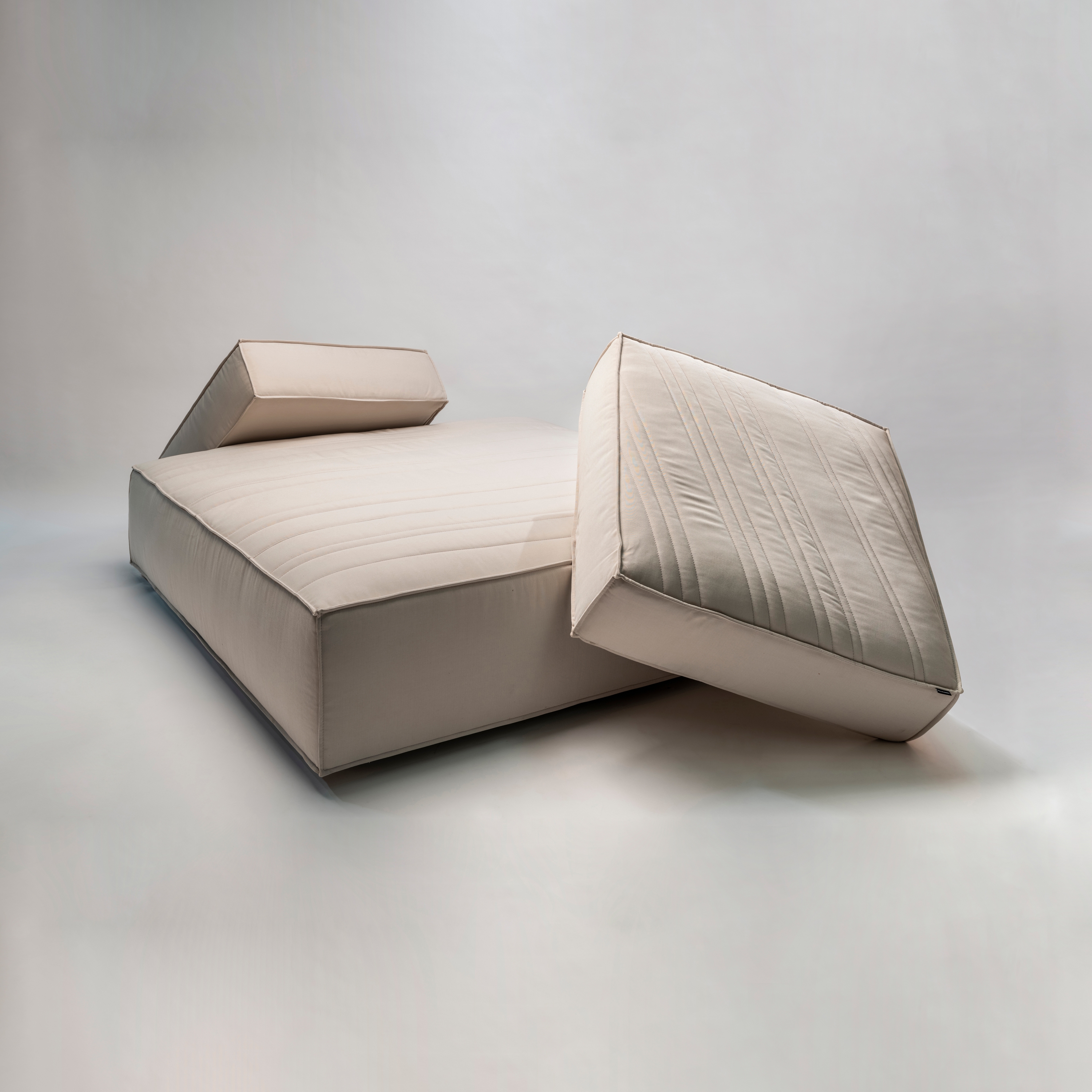 Display product Stack Sofa from manufacturer La manufacture