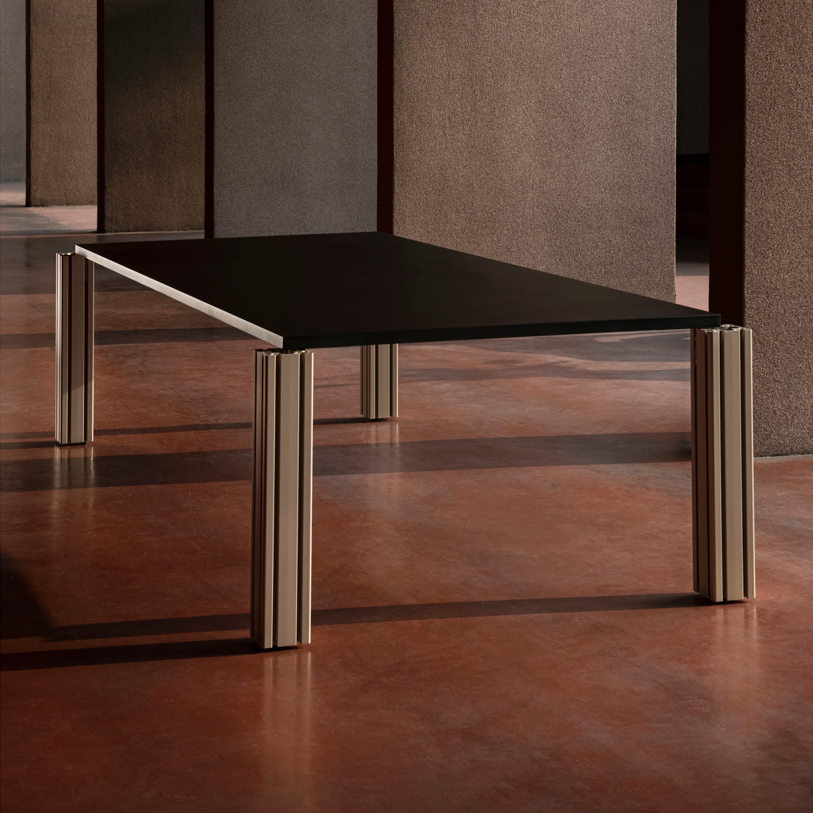 Display product Work Extruded Table from manufacturer La manufacture