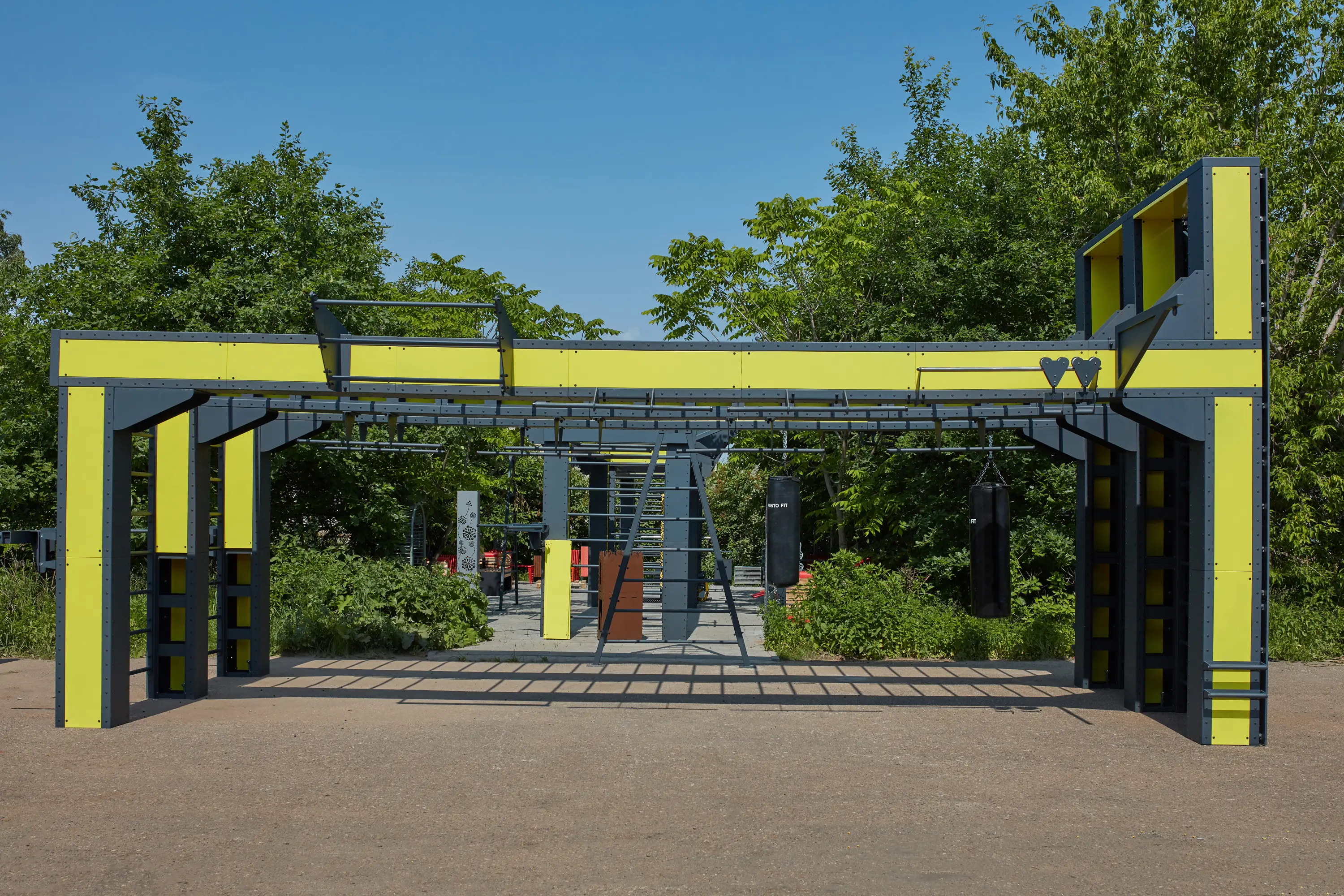 Punto Design - Punto Fit | Multifunctional workout rig – 8.4 meters with climbing wall