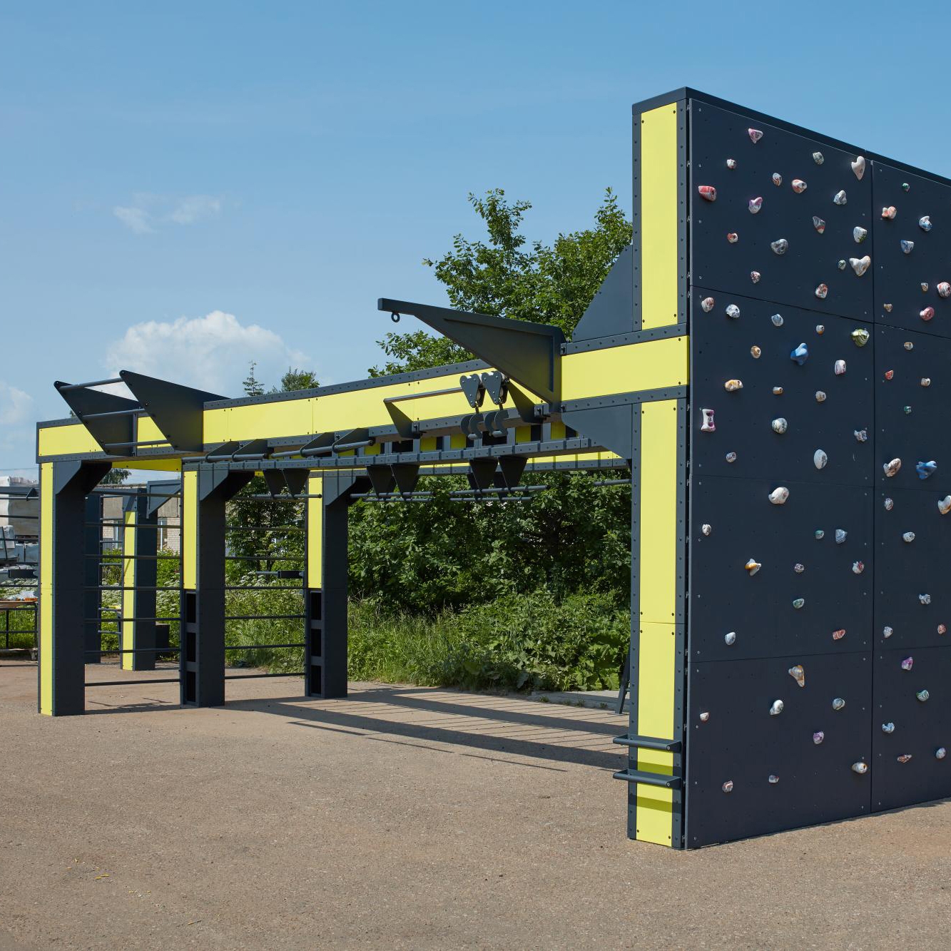 Mostra il prodotto Punto Fit | Multifunctional workout rig – 8.4 meters with climbing wall del produttore Punto Design