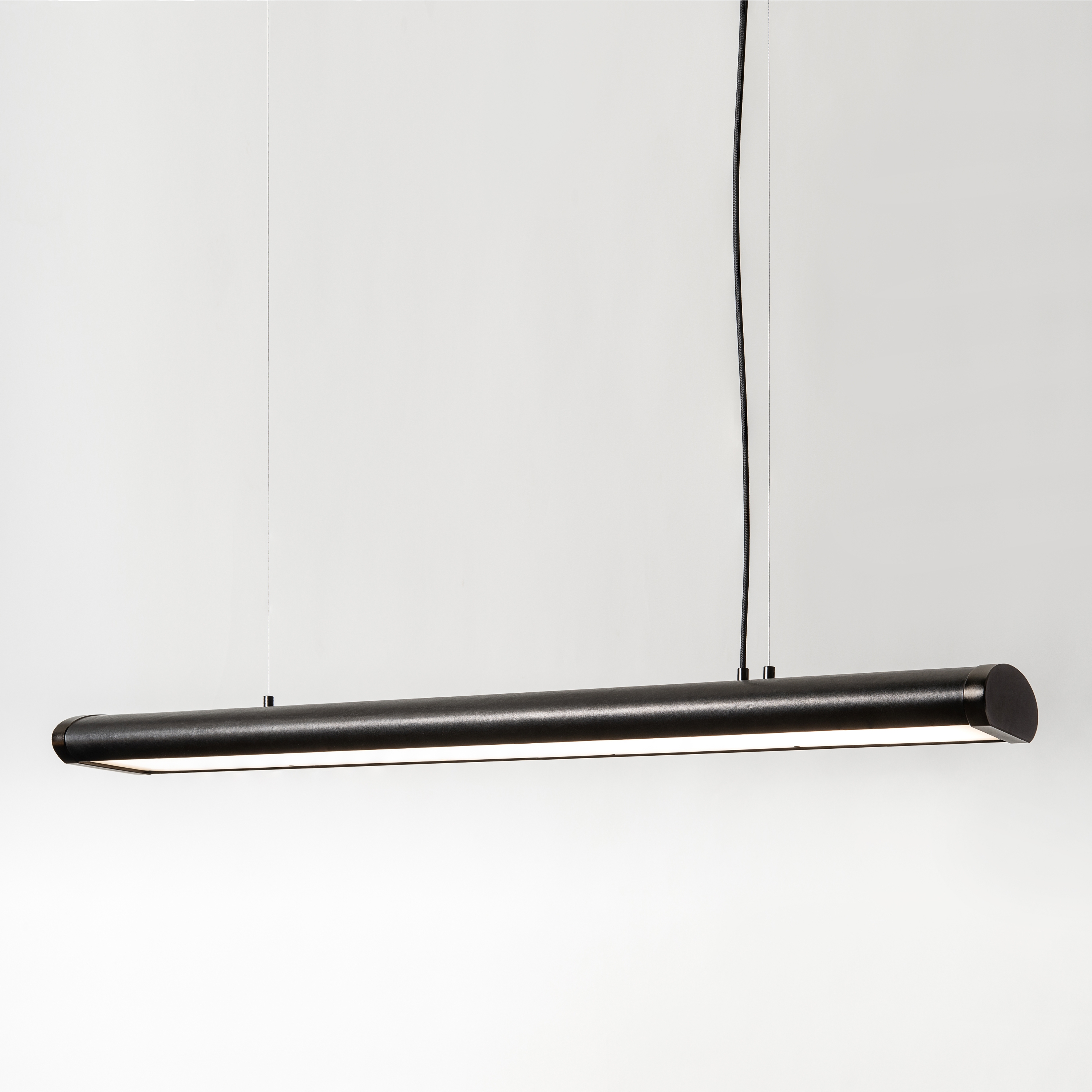 Mostra il prodotto Ellipse Black del produttore Leather&Light