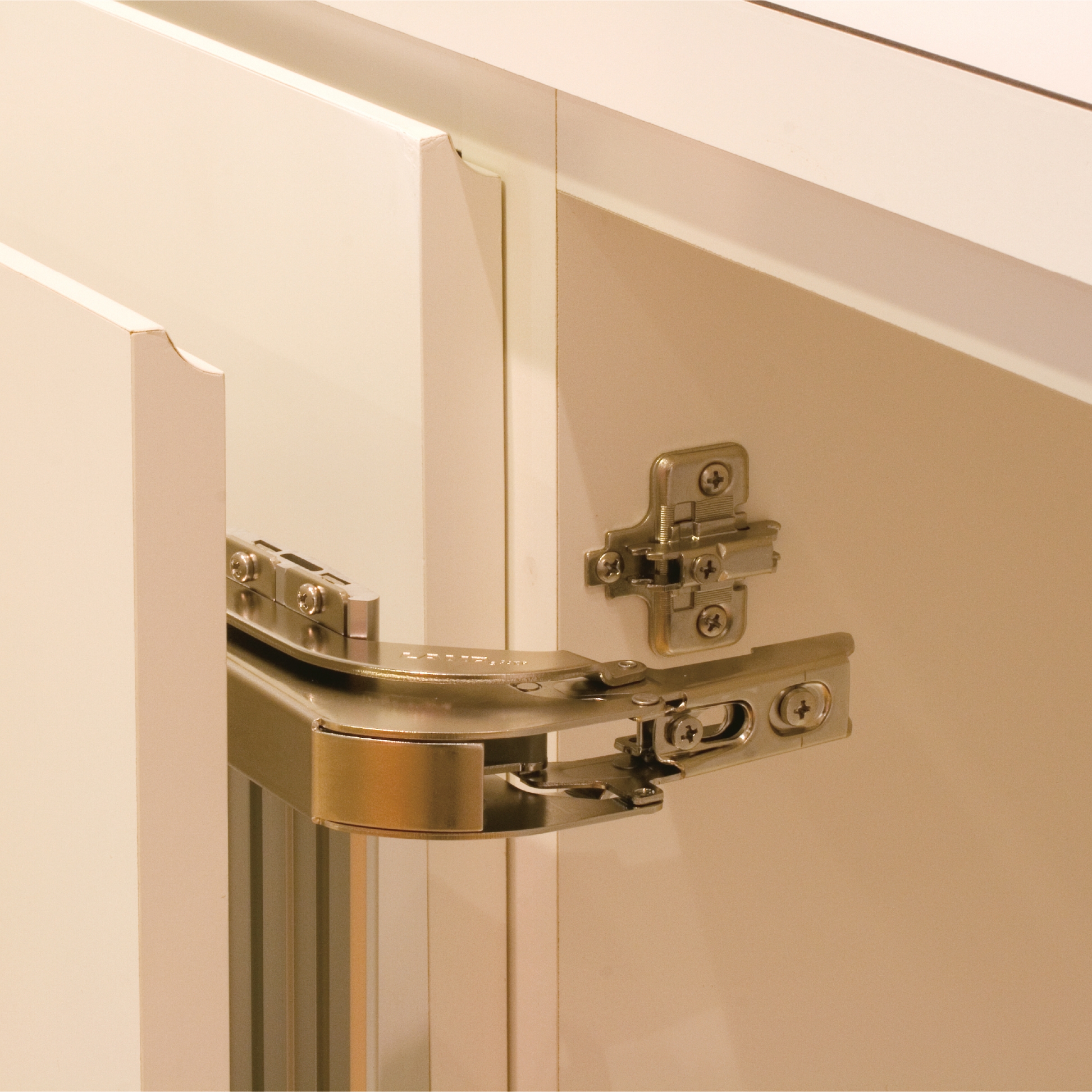 Mostra il prodotto Monoflat LIN-X Hinge | LIN-X450, LIN-X600 del produttore Sugatsune