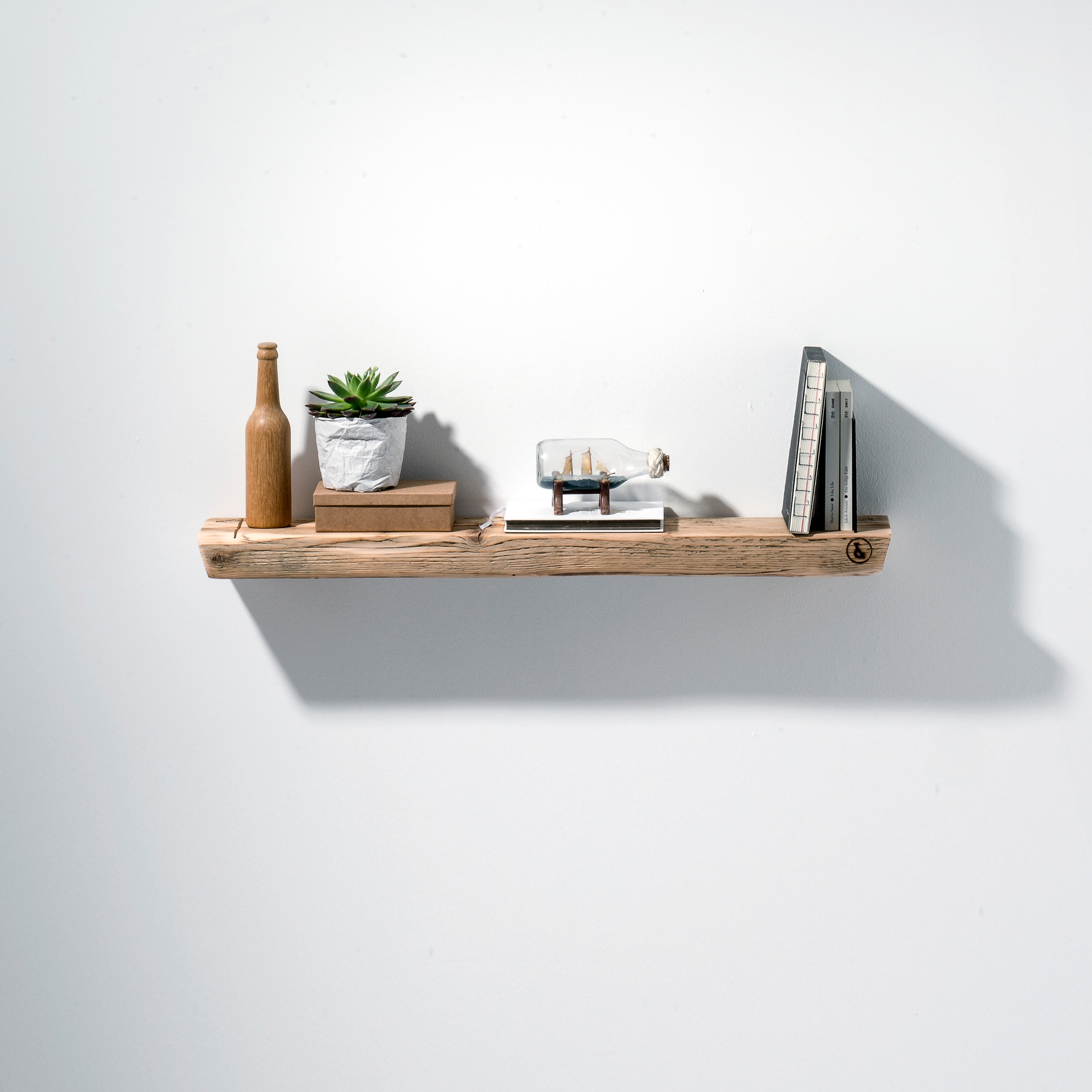 Mostrar el producto Reclaimed Wood 01 Wall Shelf del fabricante weld & co