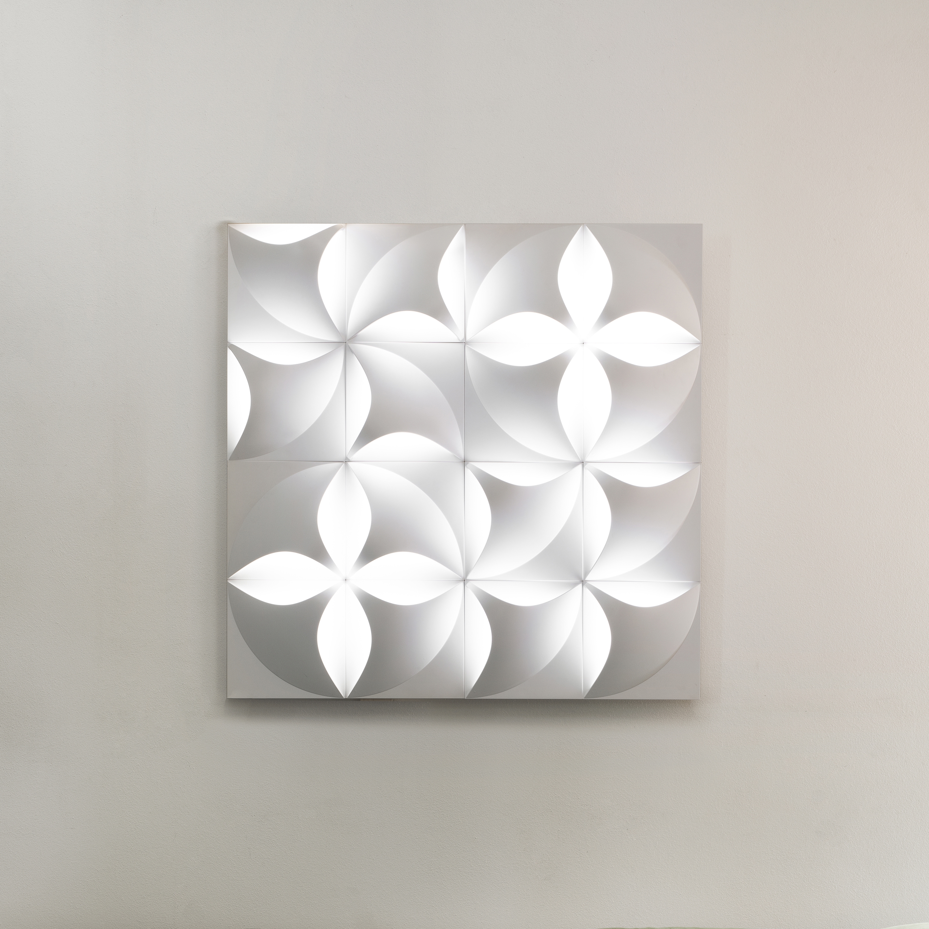 Display product Moonflower Dynamic White from manufacturer Stilnovo