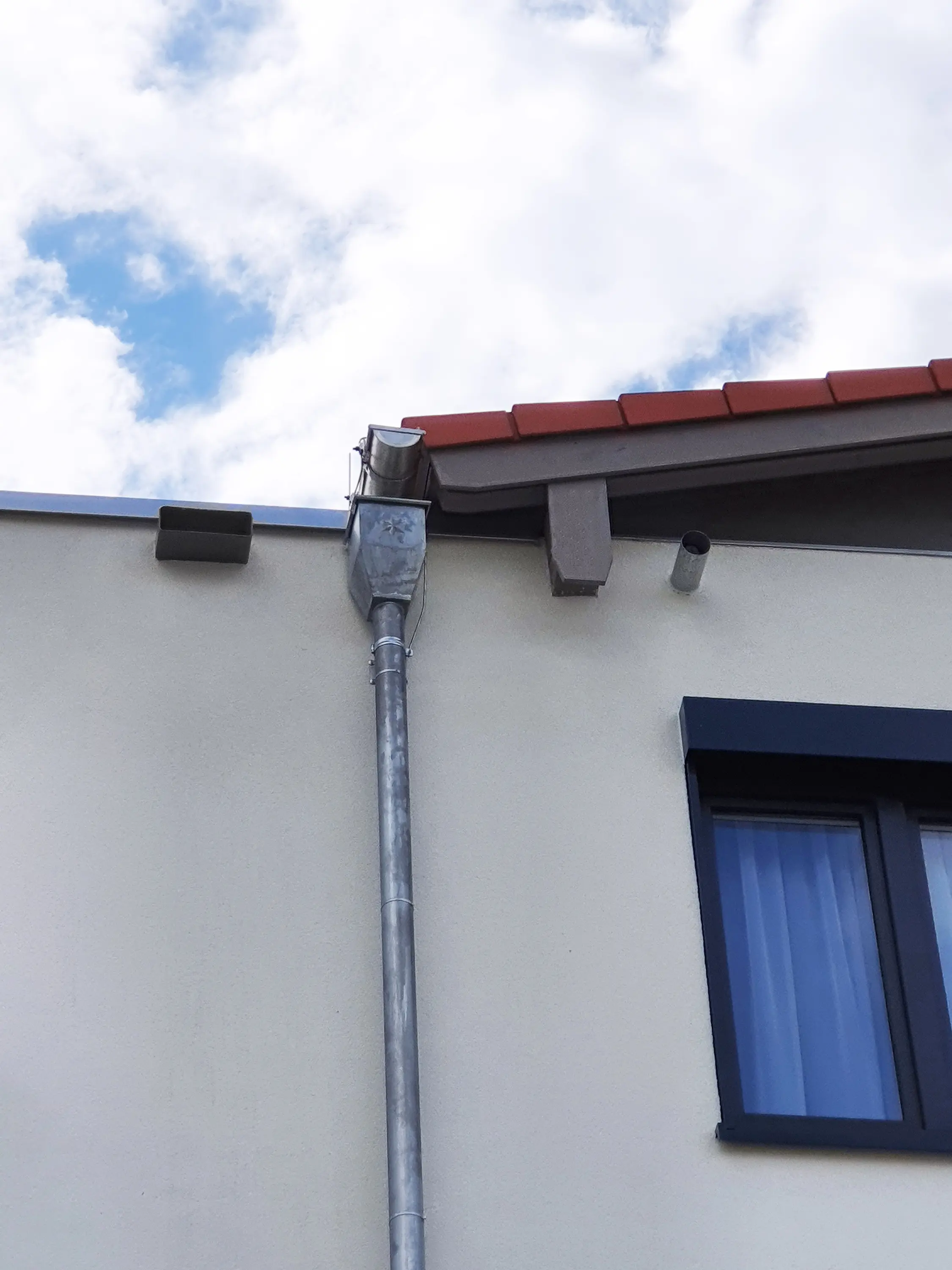 b/s/t - b/s/t PVC Parapet Drain Premium