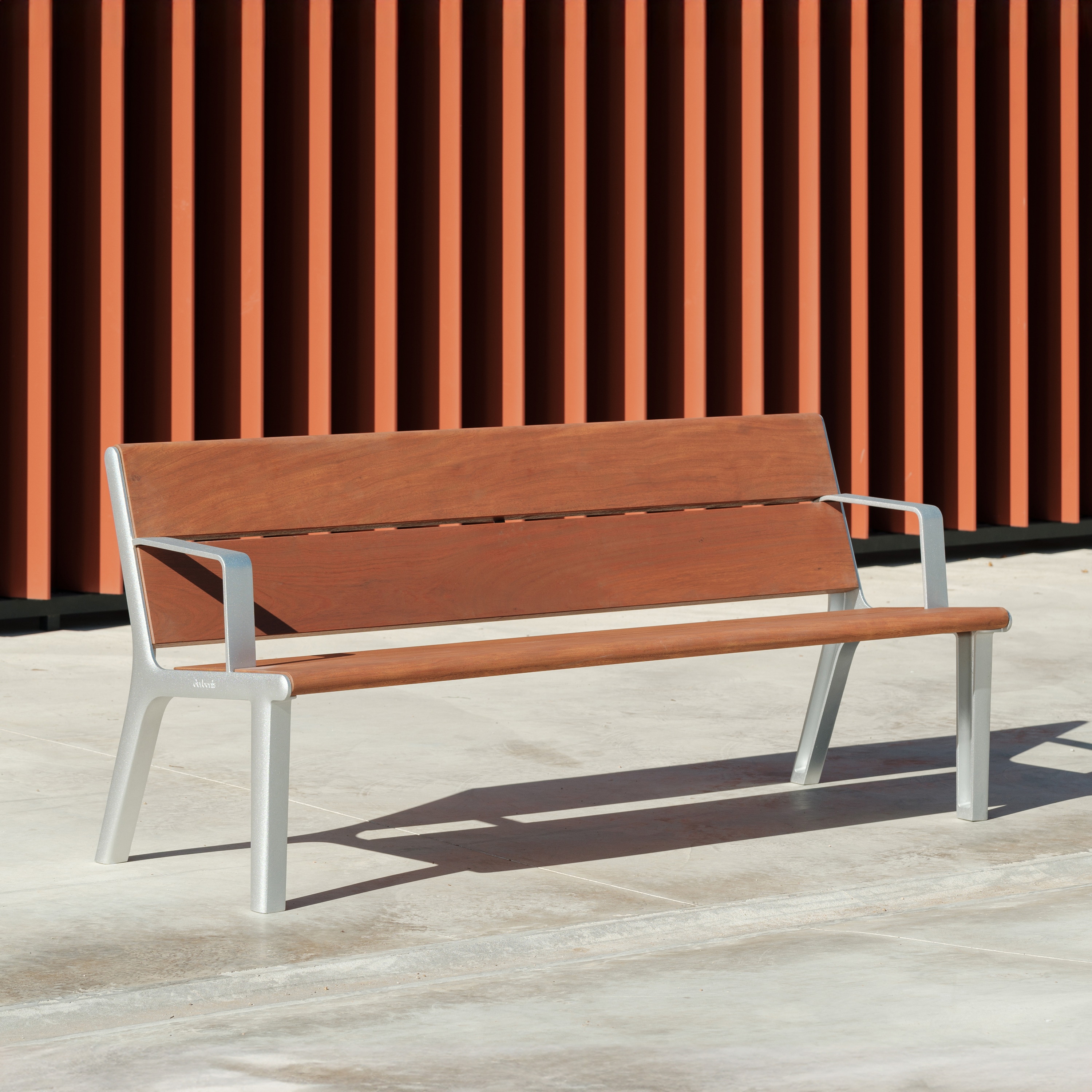 LINEAR BENCHES