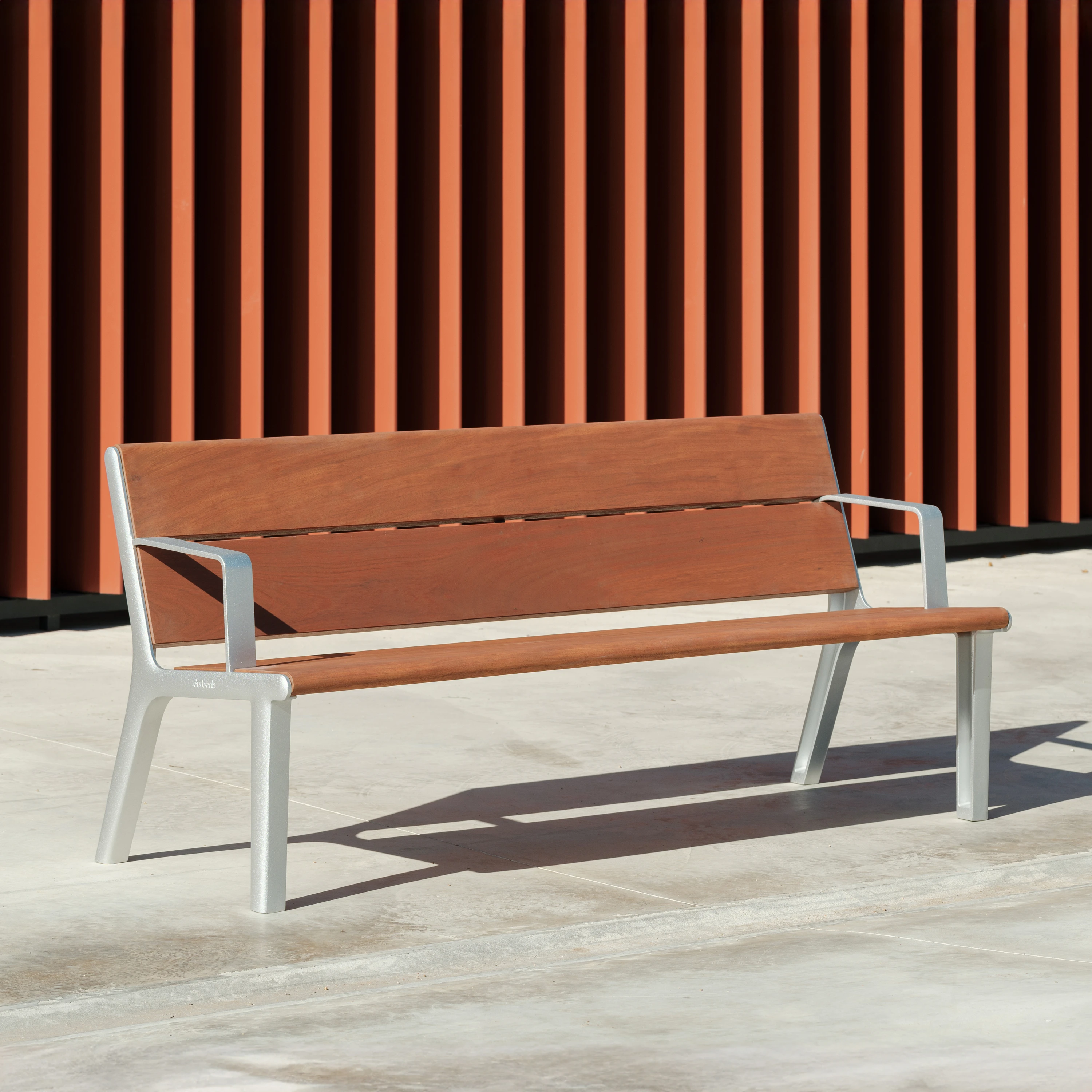 LINEAR BENCHES