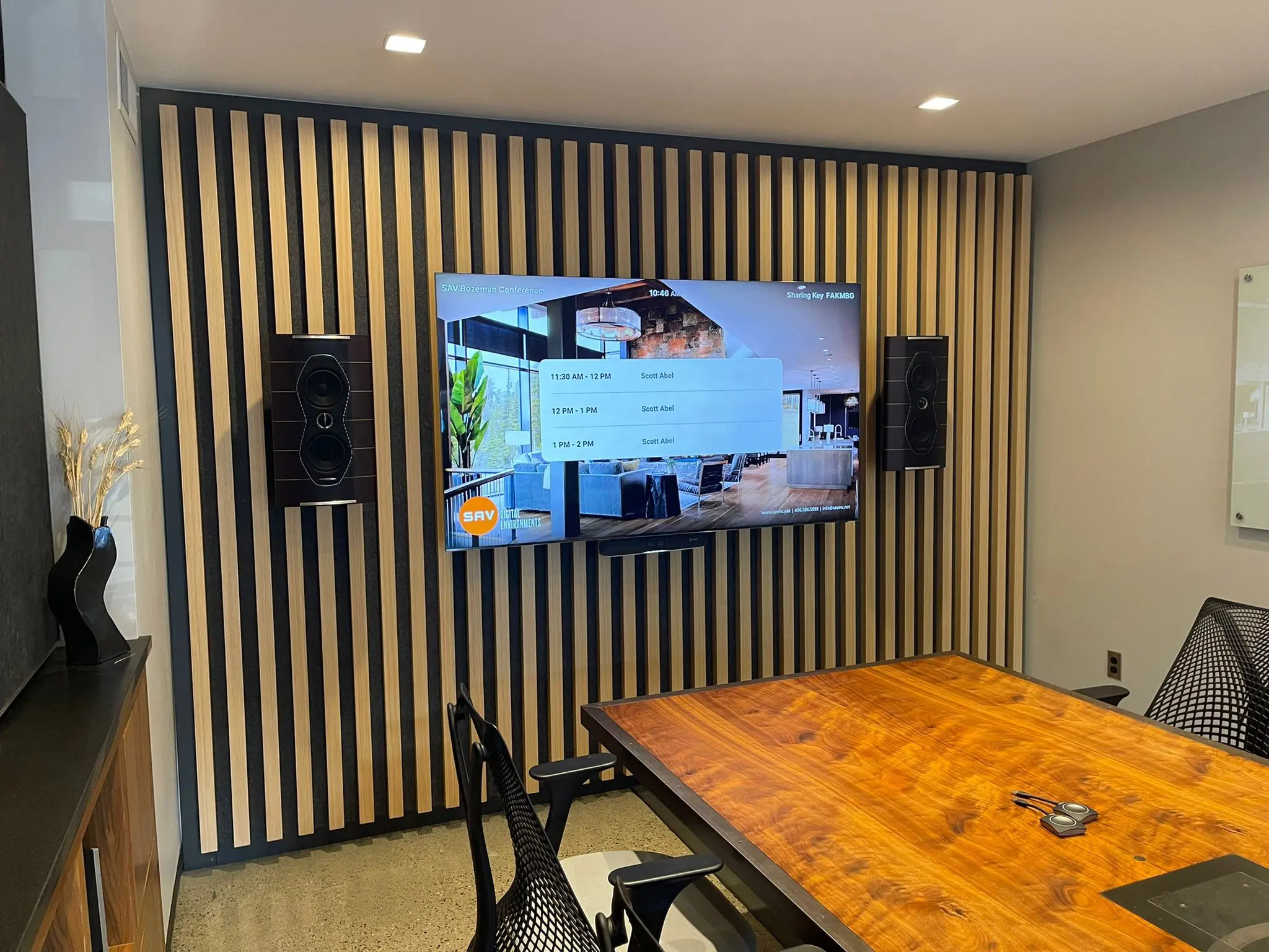 Mikodam - Kara Panel Walnut