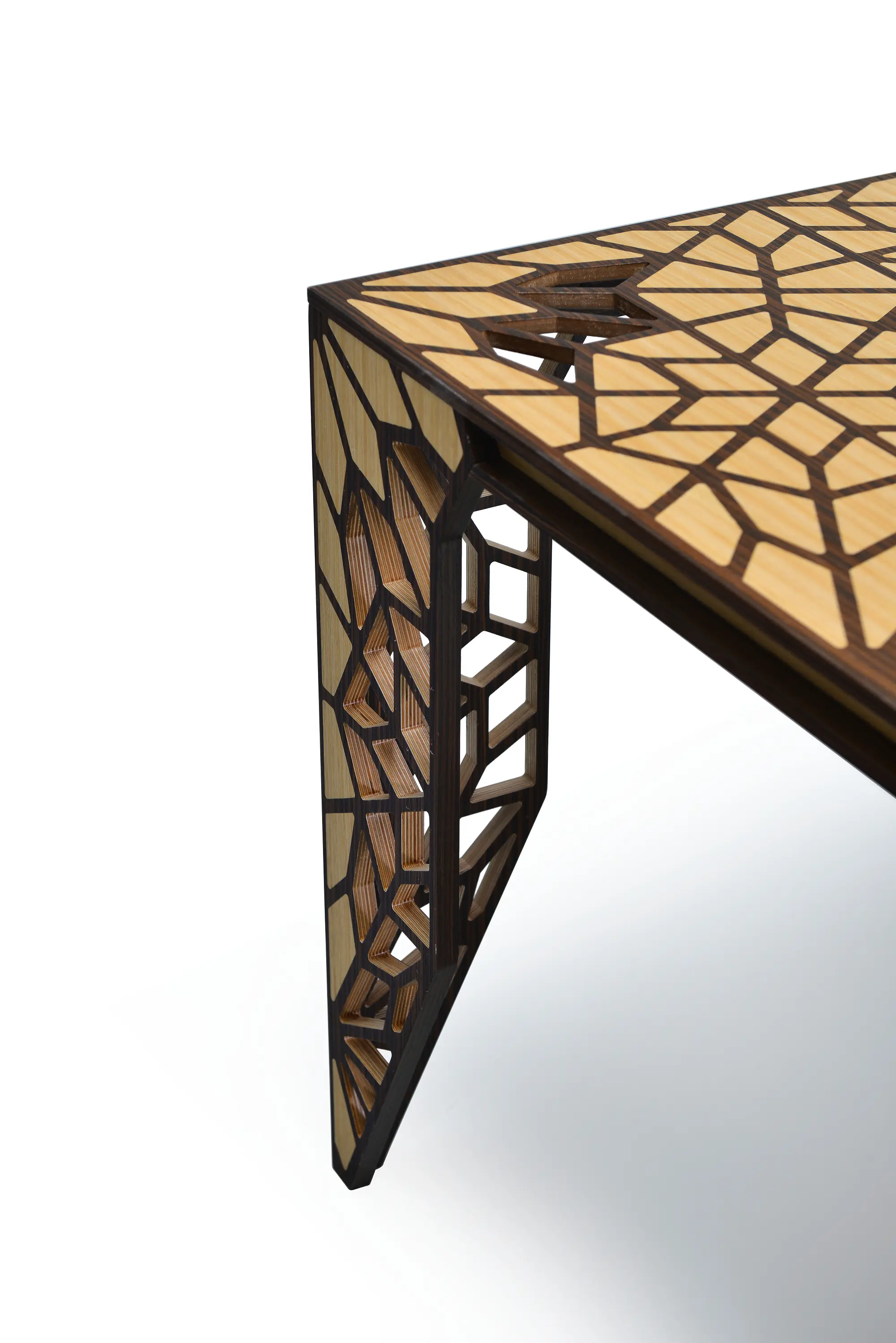 Mikodam - Sela Table Walnut Border & Oak Inlay Veneered (Ncm1)