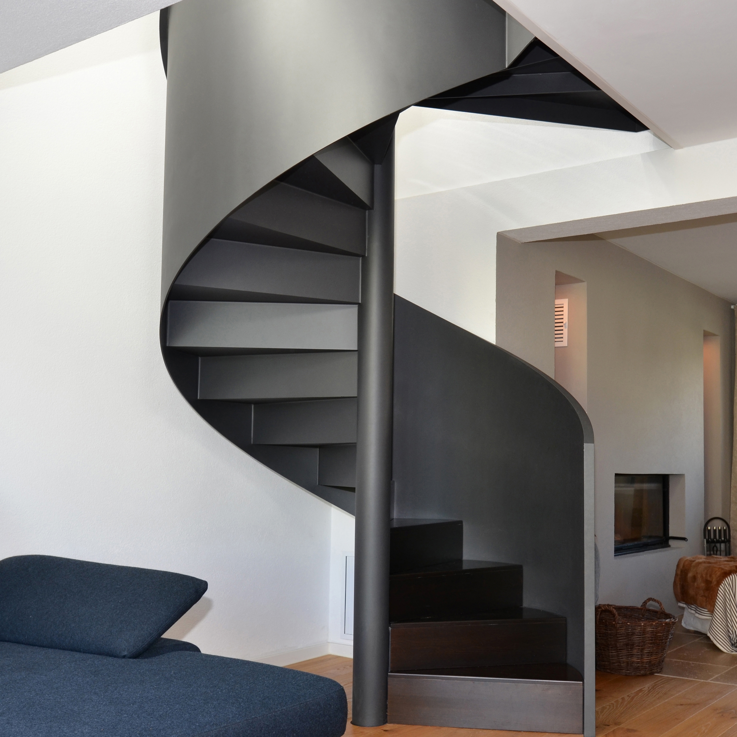 Produkt Stilvolle Spindeltreppe für privates Wohnhaus des Herstellers MetallArt Treppen anzeigen