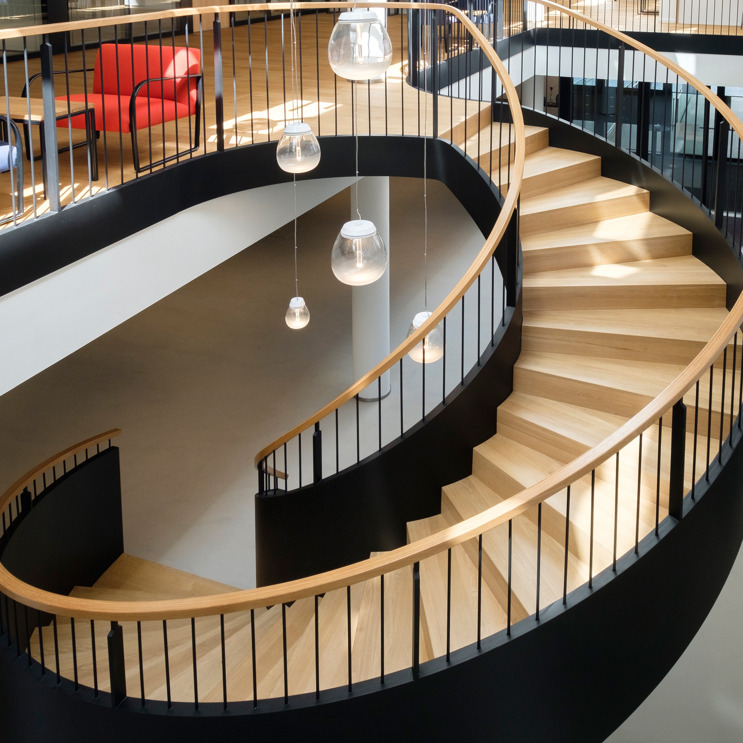 Mostra il prodotto Sculptural folded stairs in the Munich Lenbach Gärten del produttore MetallArt Treppen