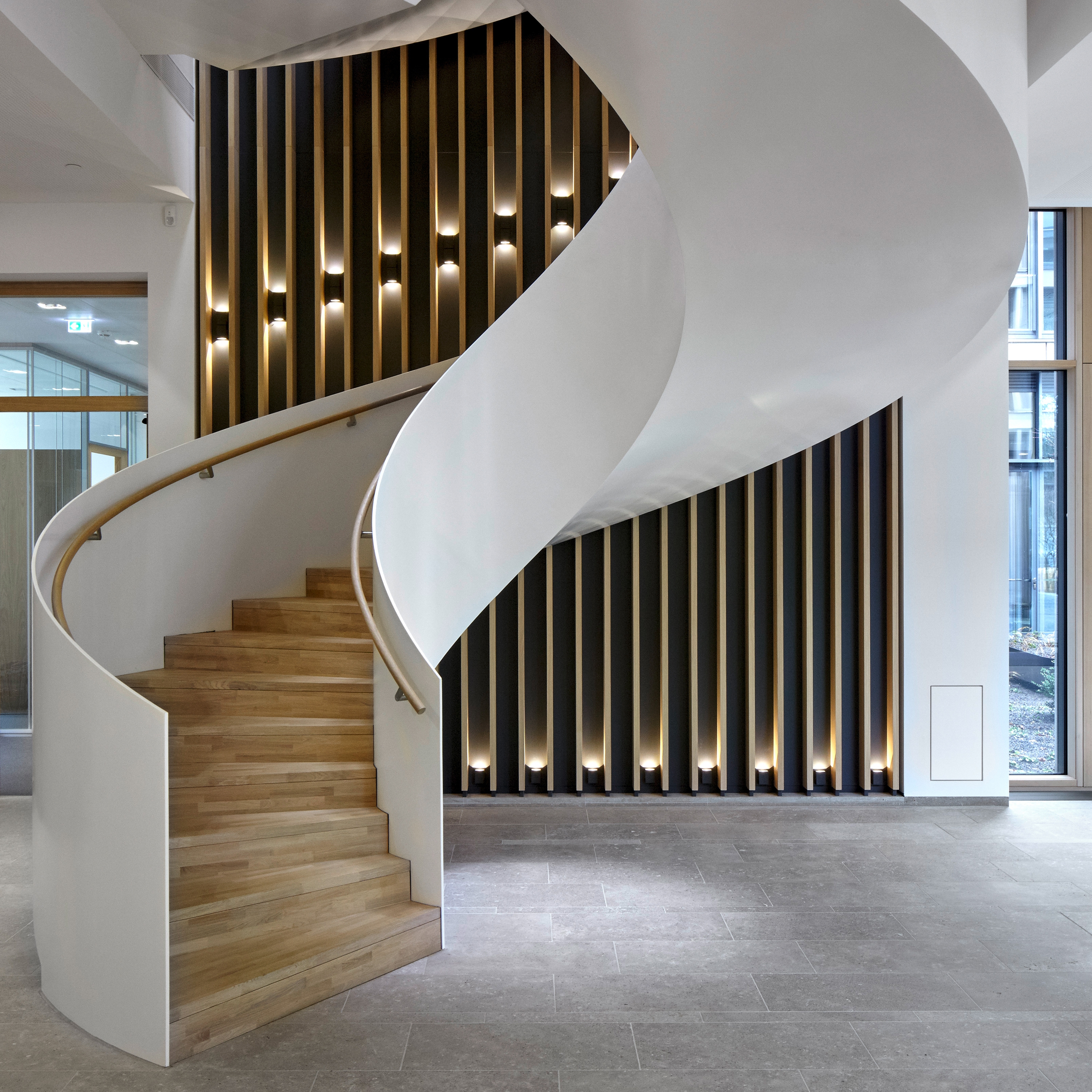 Produkt Ästhetisch geschwungene Wendeltreppe in der Hamburger Herz-Stiftung des Herstellers MetallArt Treppen anzeigen