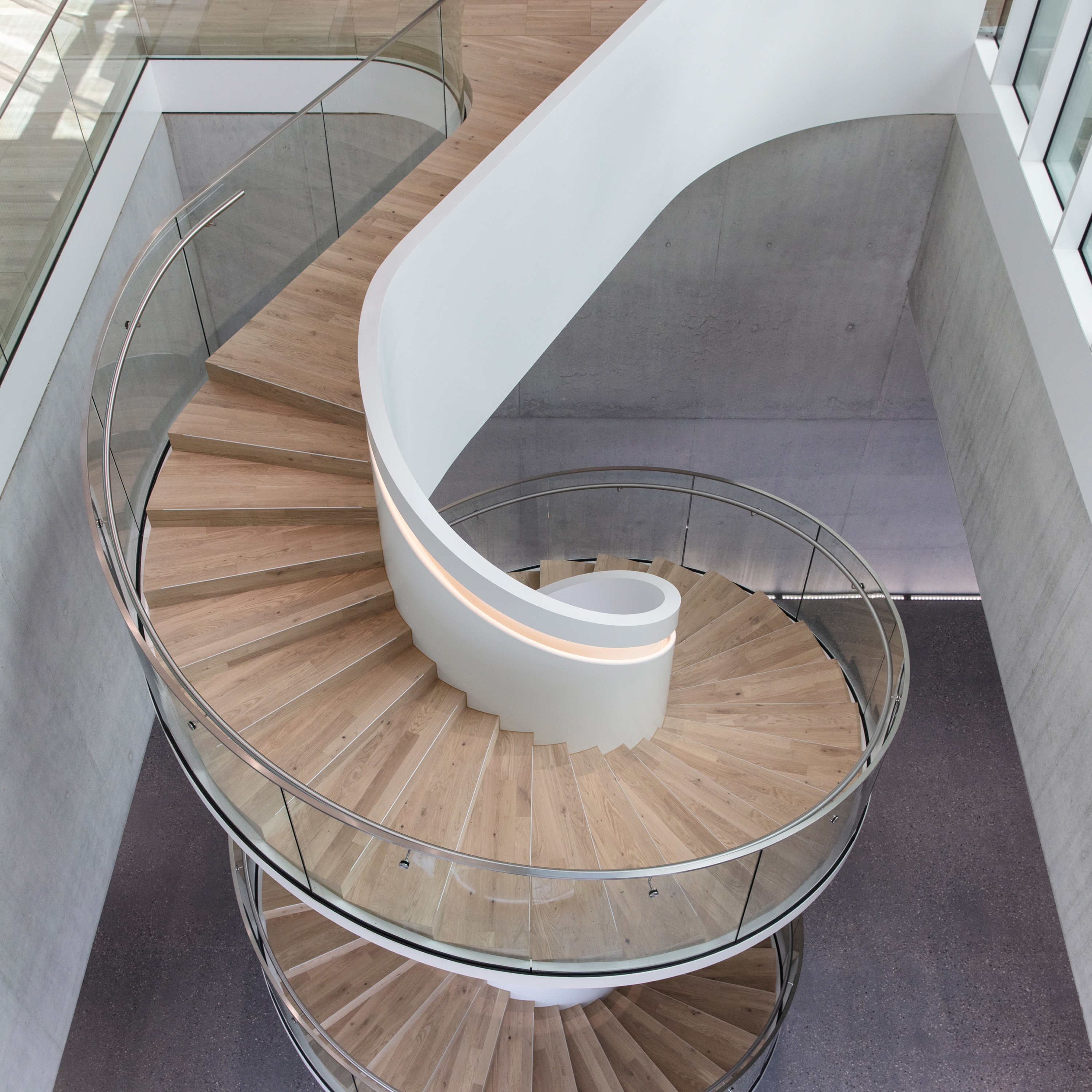 Produkt Treppe mit eleganten Glasgeländern auf dem Bühler Innovation-Campus in Uzwil des Herstellers MetallArt Treppen anzeigen