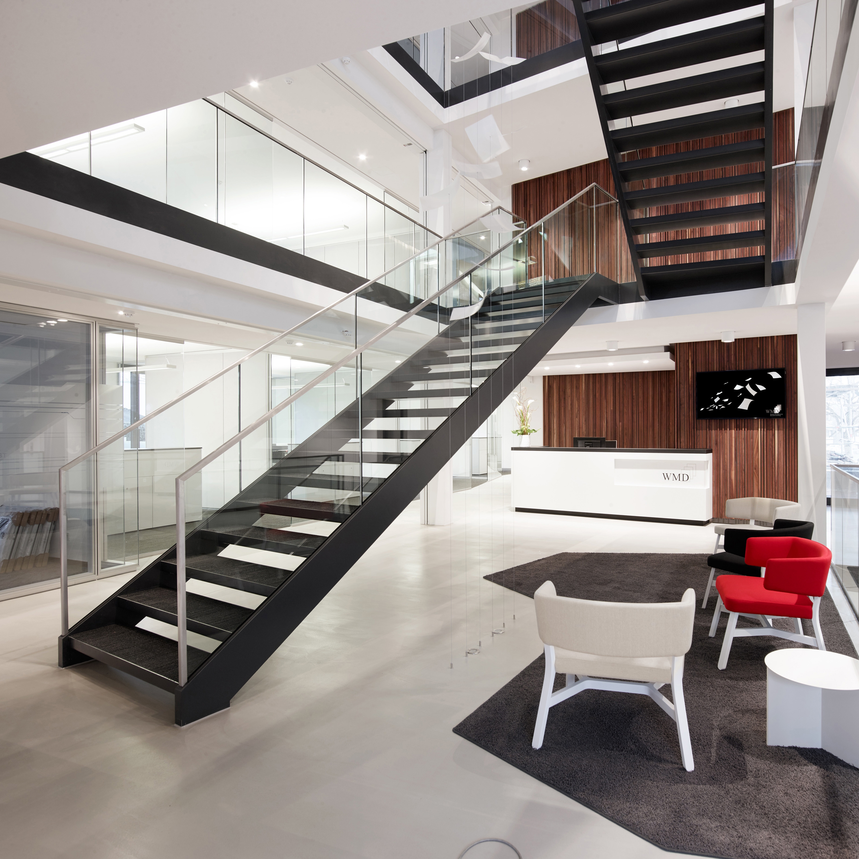 Produkt Stilvolle Stahltreppen mit Ganzglasgeländer bei WMD in Ahrensburg des Herstellers MetallArt Treppen anzeigen